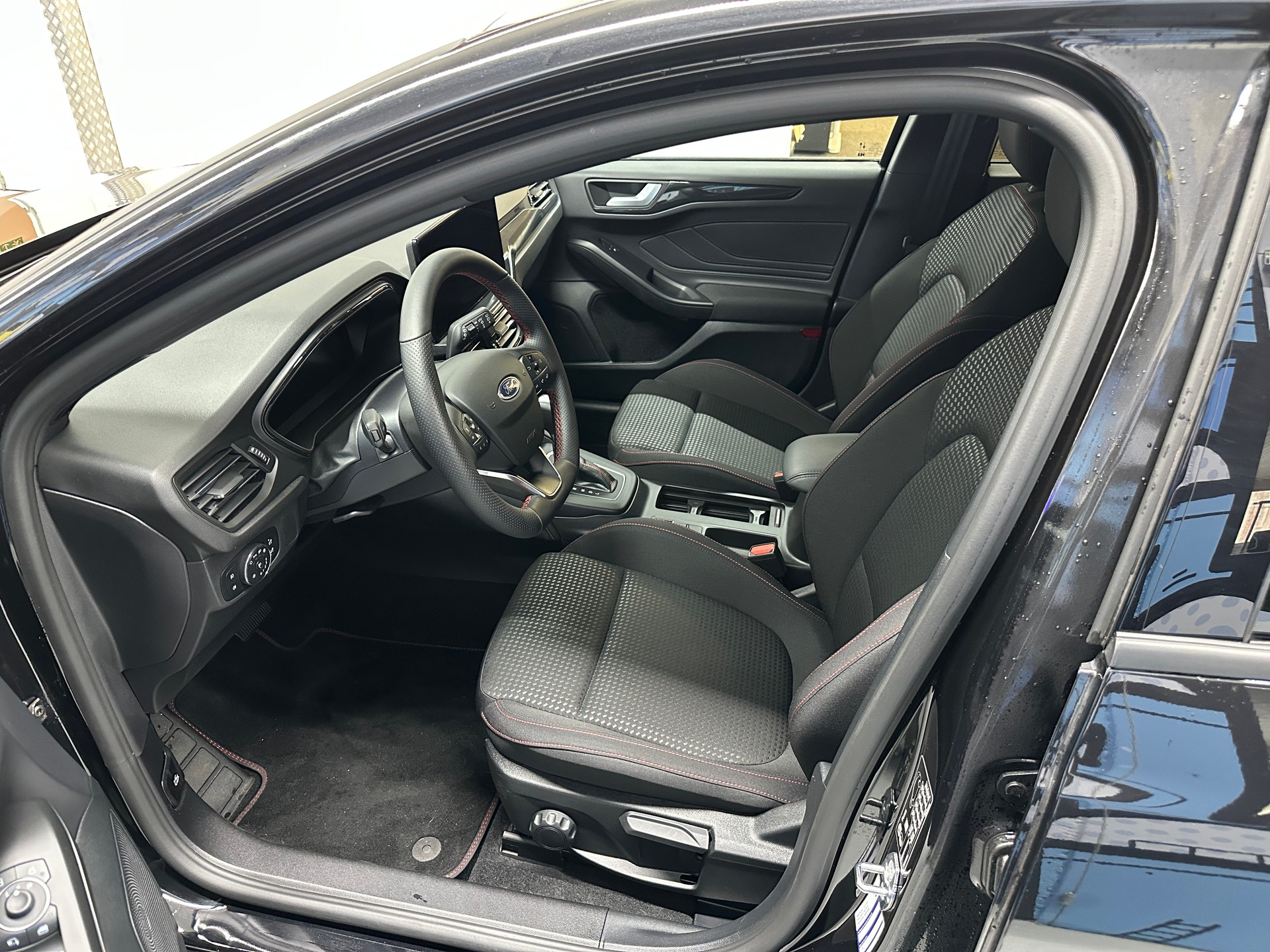 FORD Focus 1.0 MHEV ST-Line X Automat-image-7