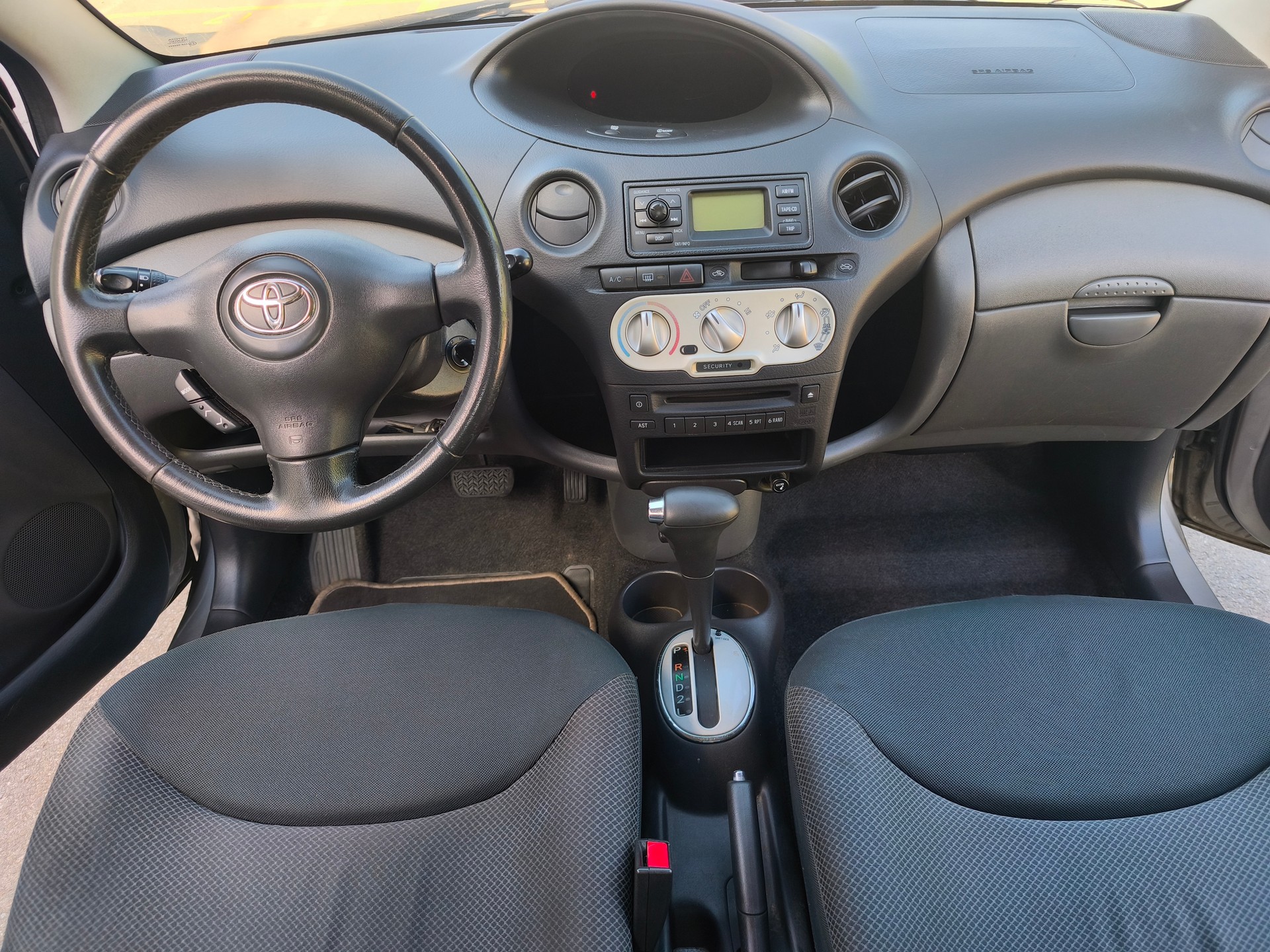 TOYOTA Yaris 1.3 Linea Sol-image-8
