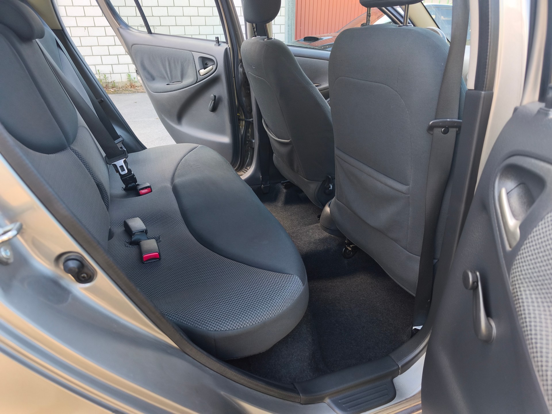 TOYOTA Yaris 1.3 Linea Sol-image-7