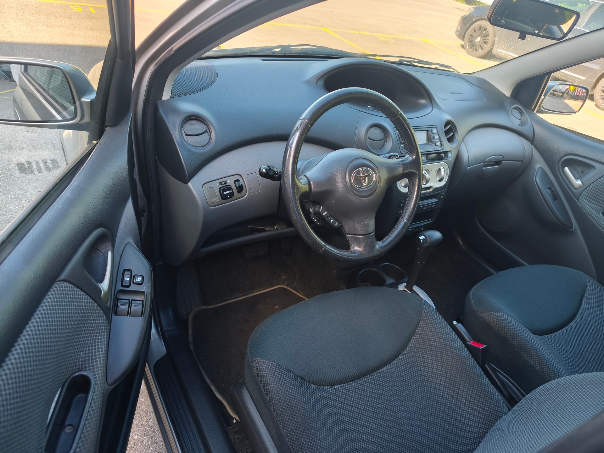 TOYOTA Yaris 1.3 Linea Sol-image-10