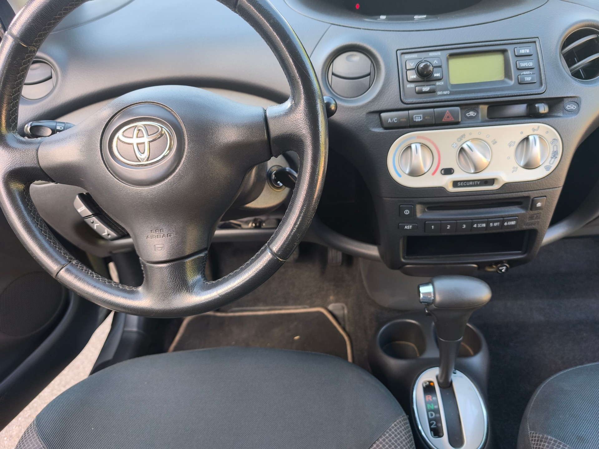 TOYOTA Yaris 1.3 Linea Sol-image-9