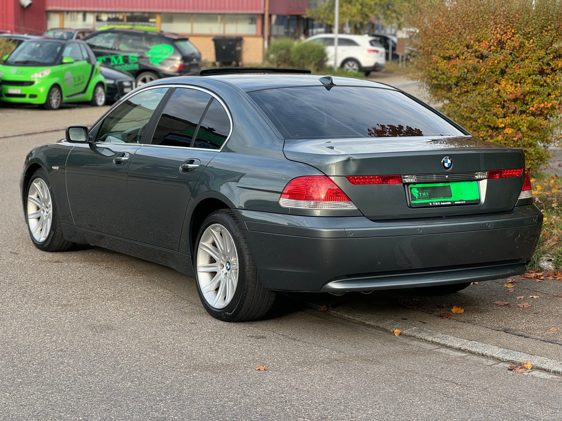 BMW 745i-image-6