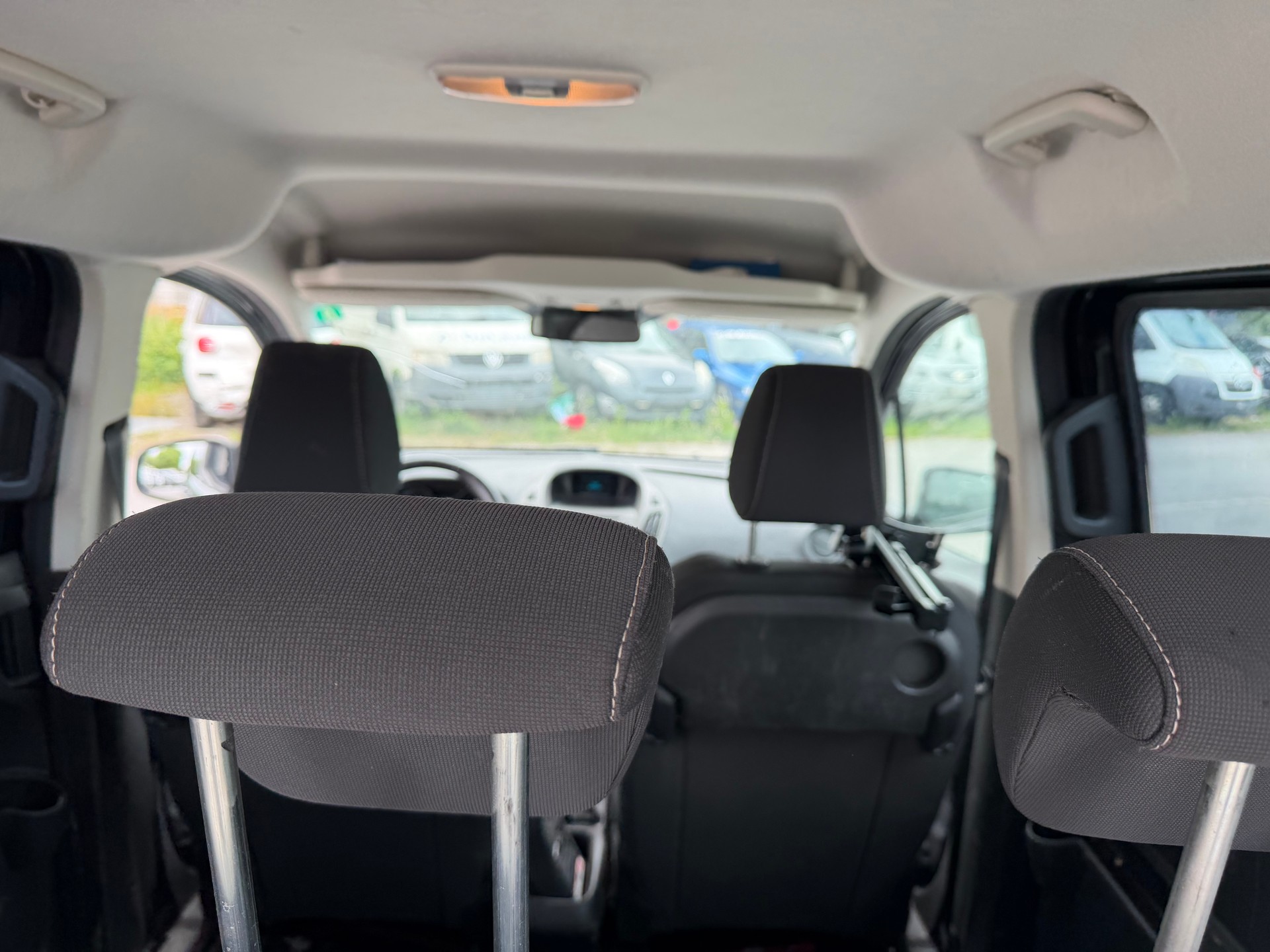 FORD Tourneo Courier 1.0 SCTi Trend-image-11