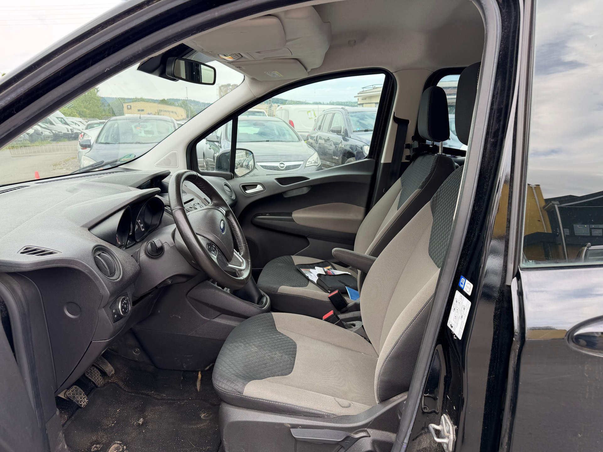 FORD Tourneo Courier 1.0 SCTi Trend-image-9