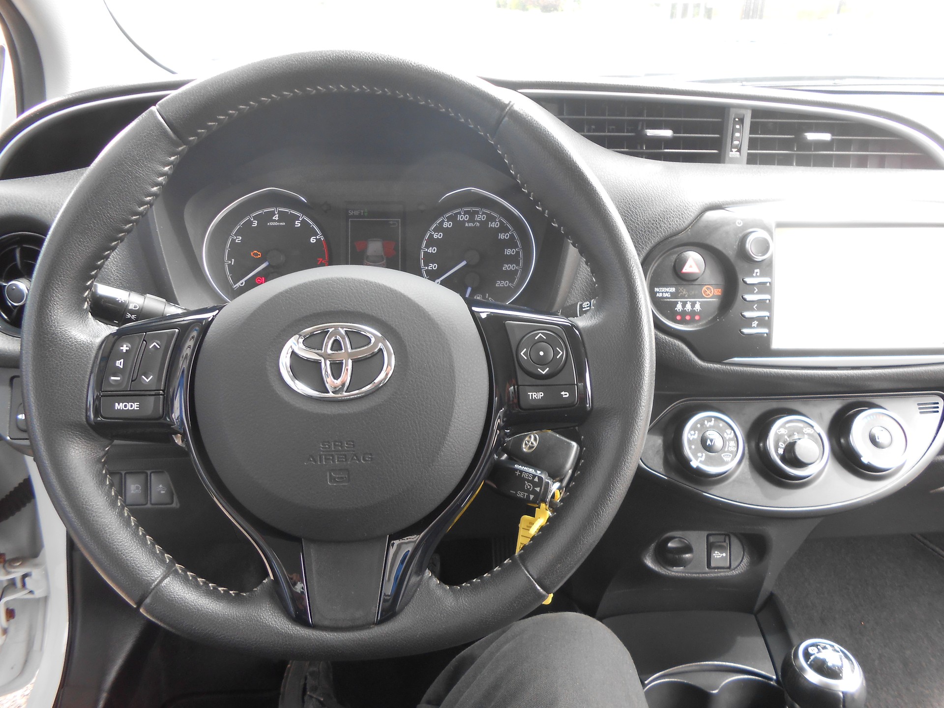 TOYOTA Yaris 1.5 Comfort-image-11