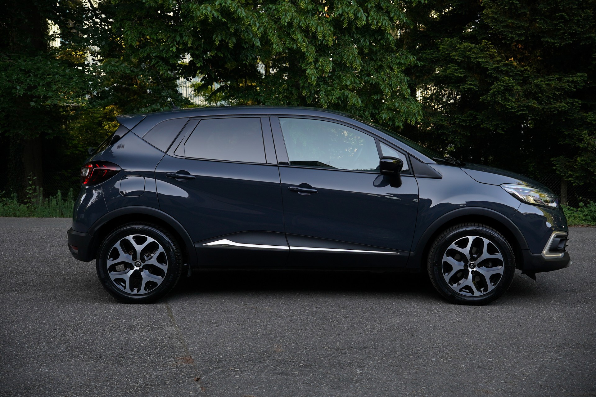RENAULT Captur 1.2 T 16V Intens EDC-showroom-element-1