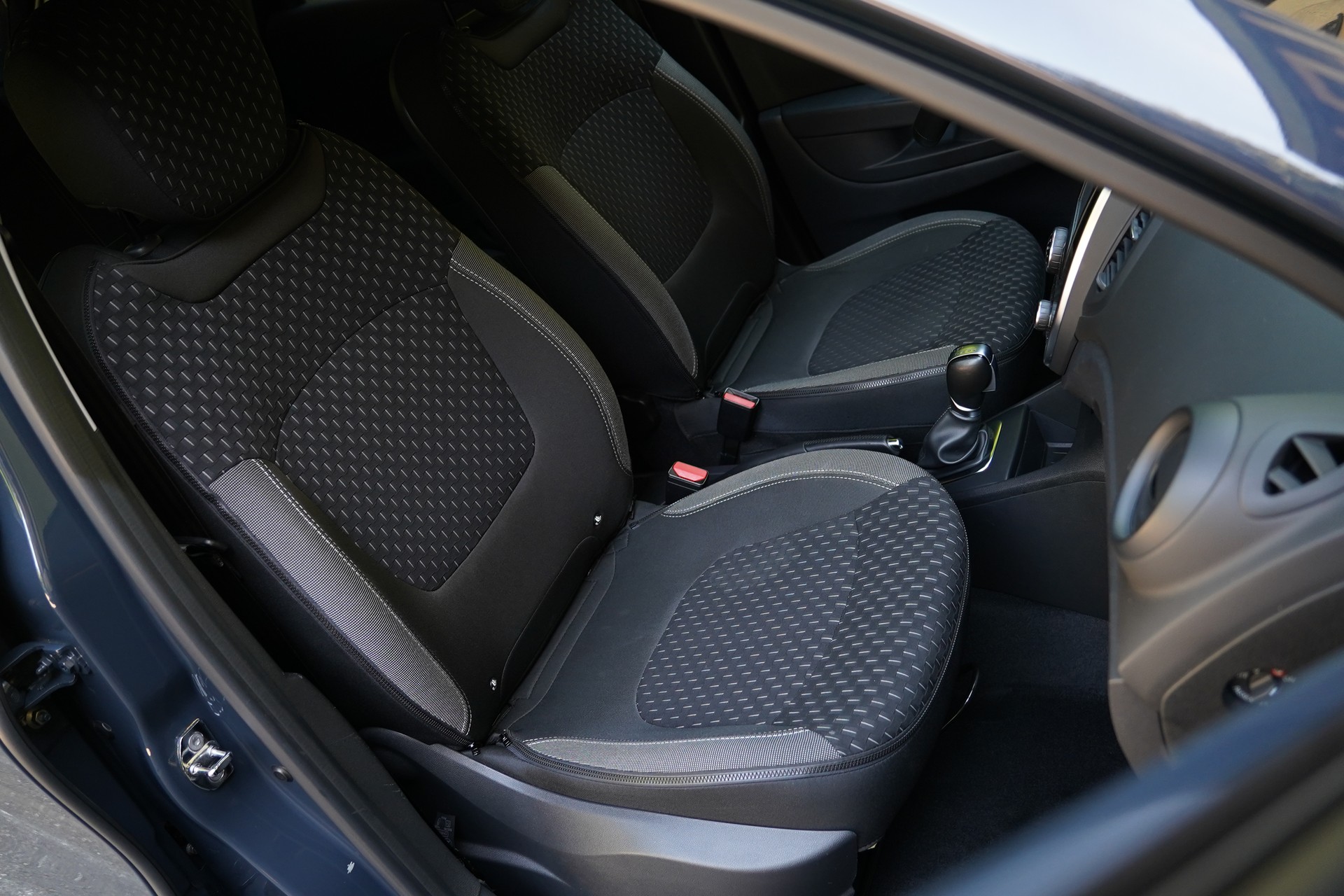 RENAULT Captur 1.2 T 16V Intens EDC-image-17
