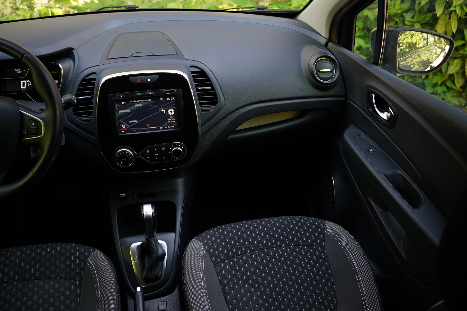 RENAULT Captur 1.2 T 16V Intens EDC-image-23