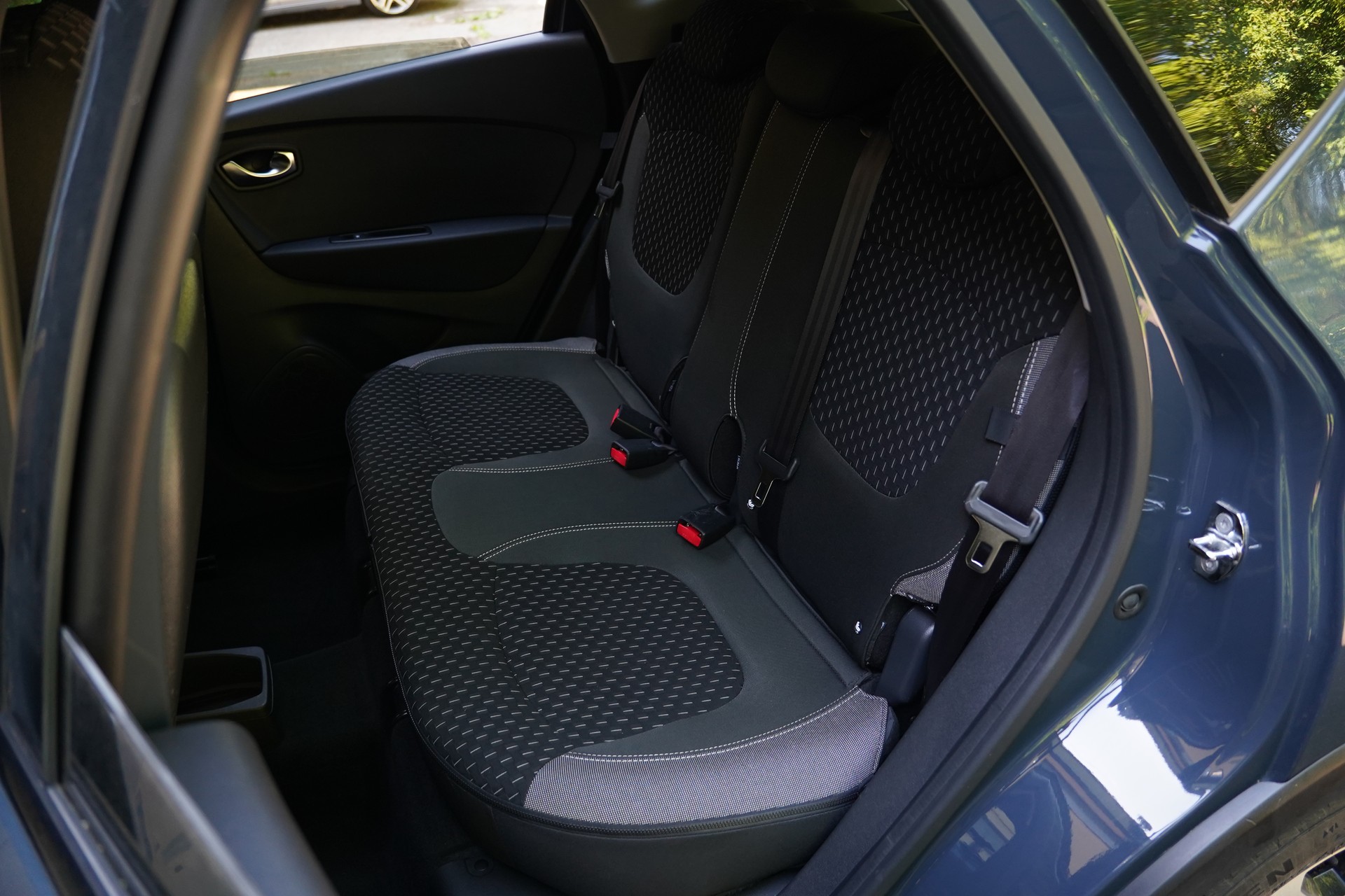 RENAULT Captur 1.2 T 16V Intens EDC-image-19