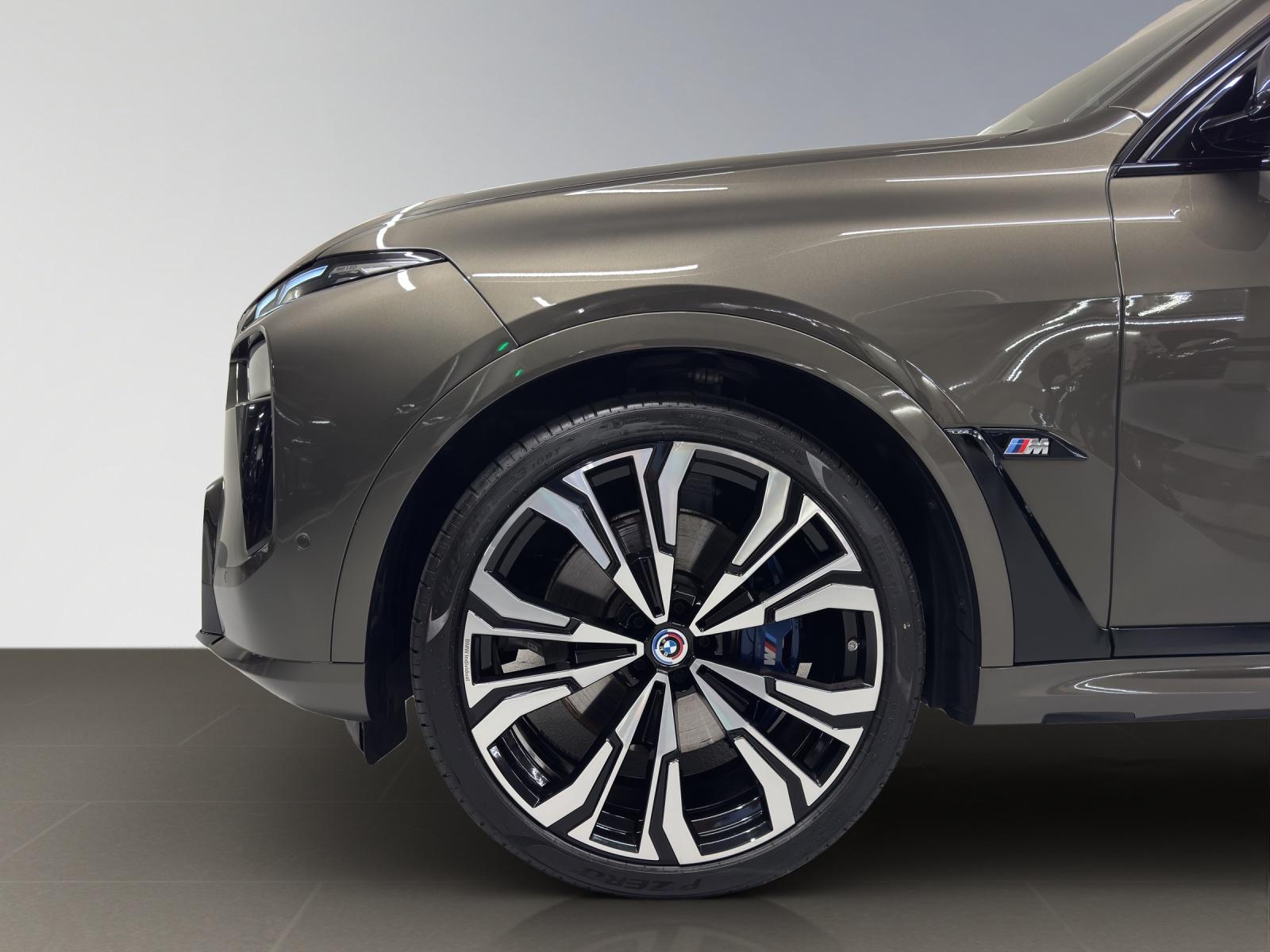 BMW X7 M60i-image-8