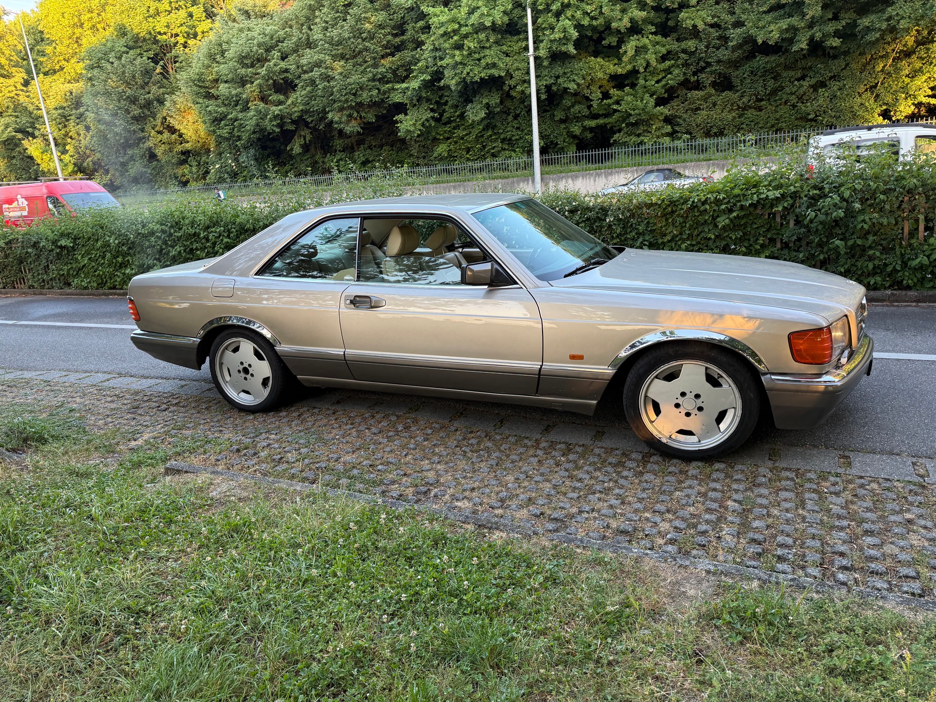 MERCEDES-BENZ 560 SEC Automatic-image-6