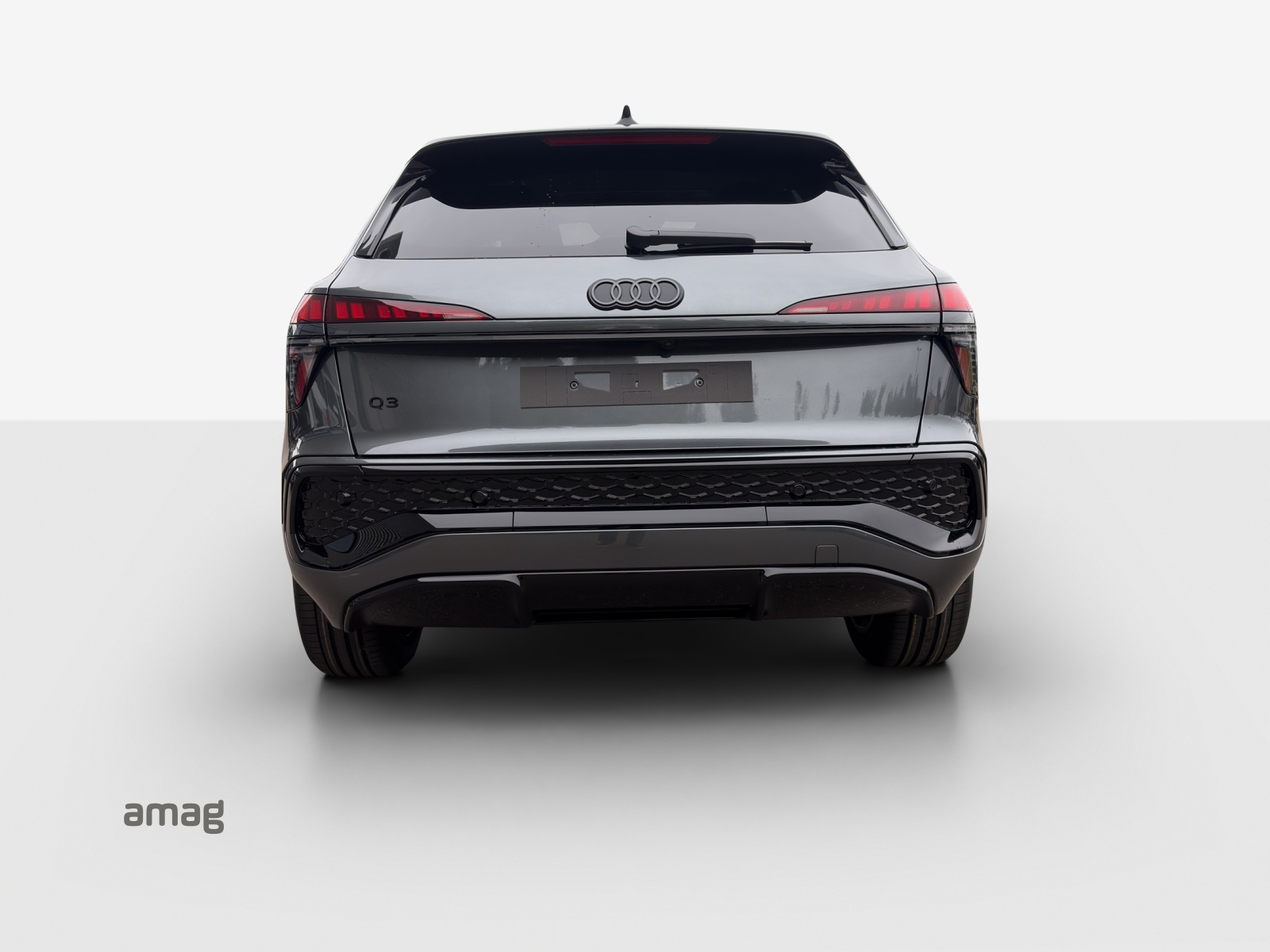 AUDI Q3 SUV e-hybrid 200 kW S tronig-image-3