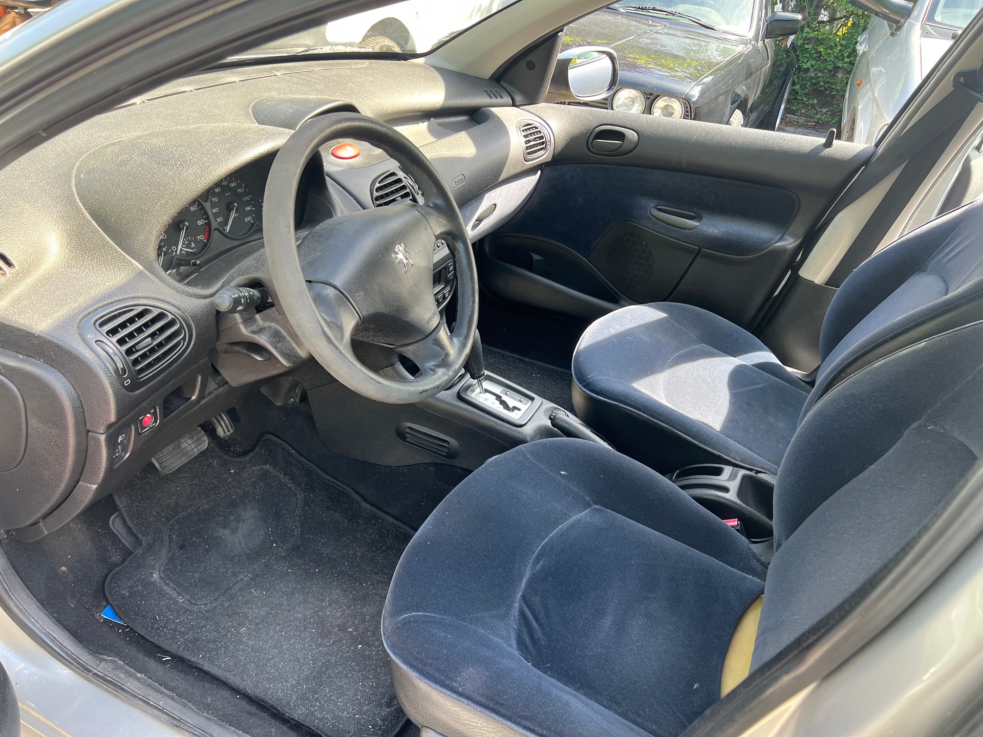 PEUGEOT 206 1.6 16V (XT) Premium-image-8