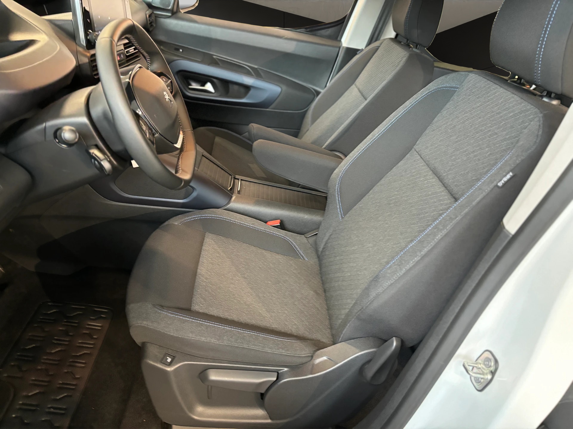 PEUGEOT Rifter 1.5 BlueHDi Allure Pack-image-8