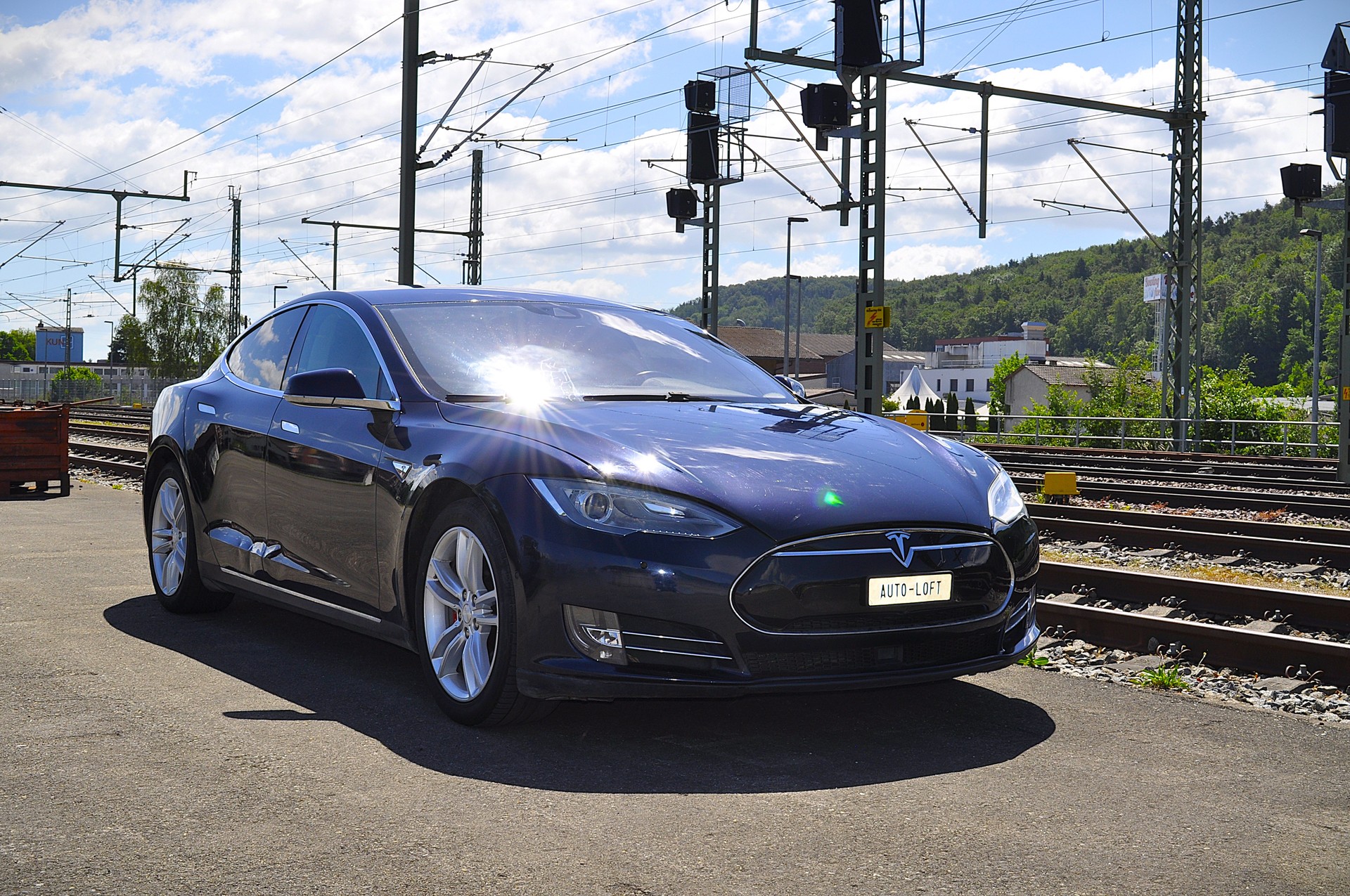 TESLA Model S 85 Performance-image-2