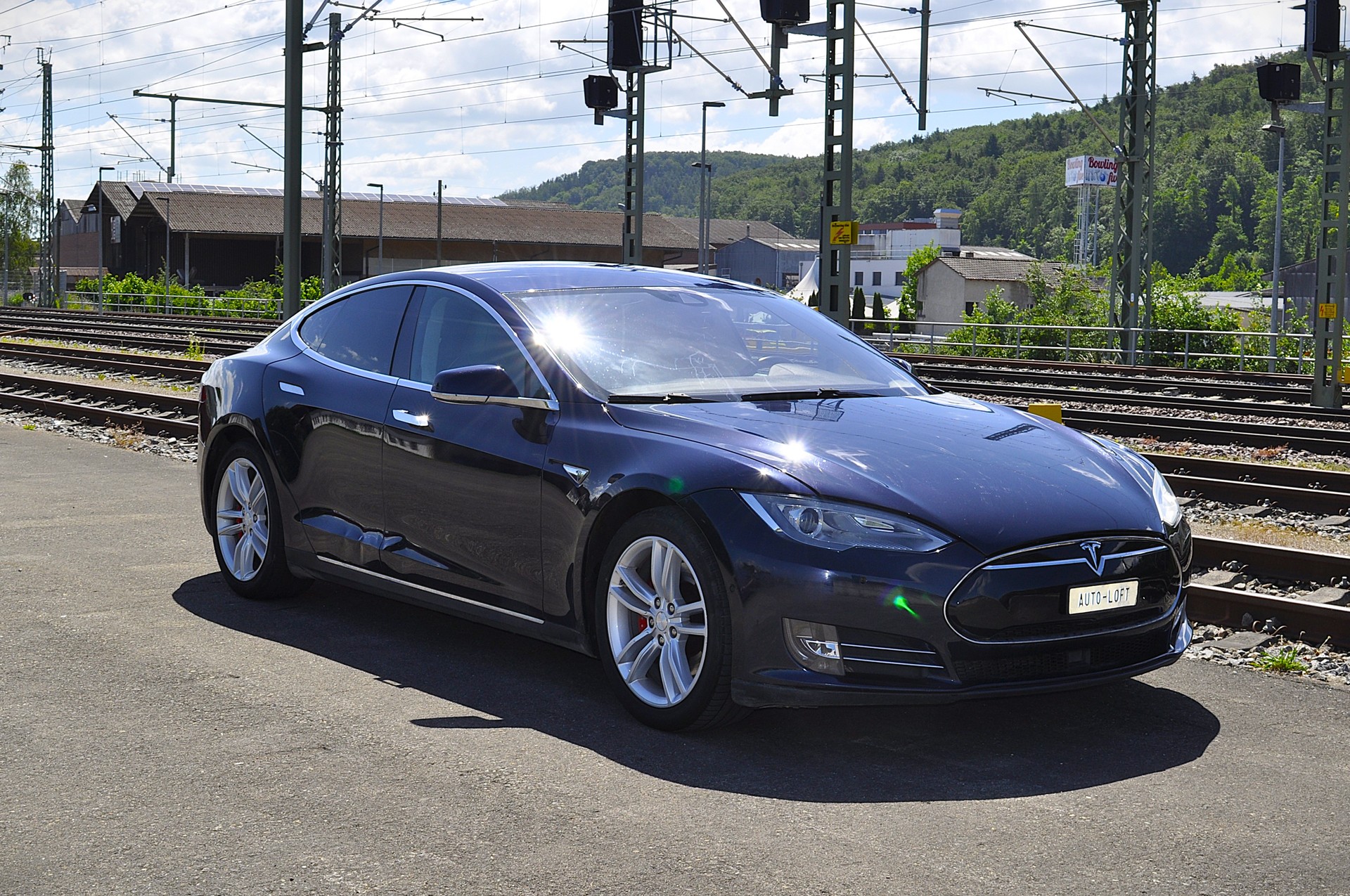 TESLA Model S 85 Performance-image-1