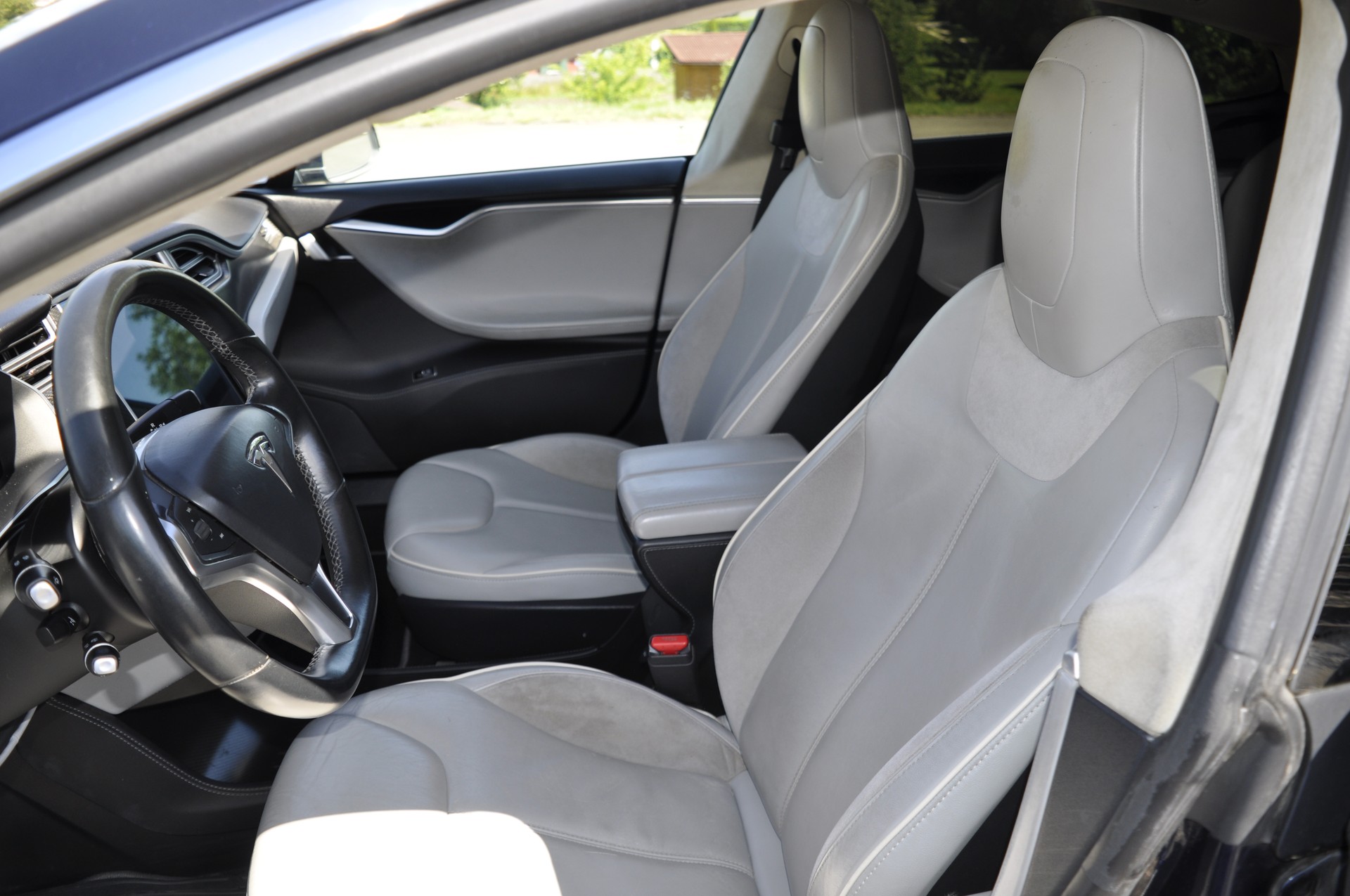 TESLA Model S 85 Performance-image-8