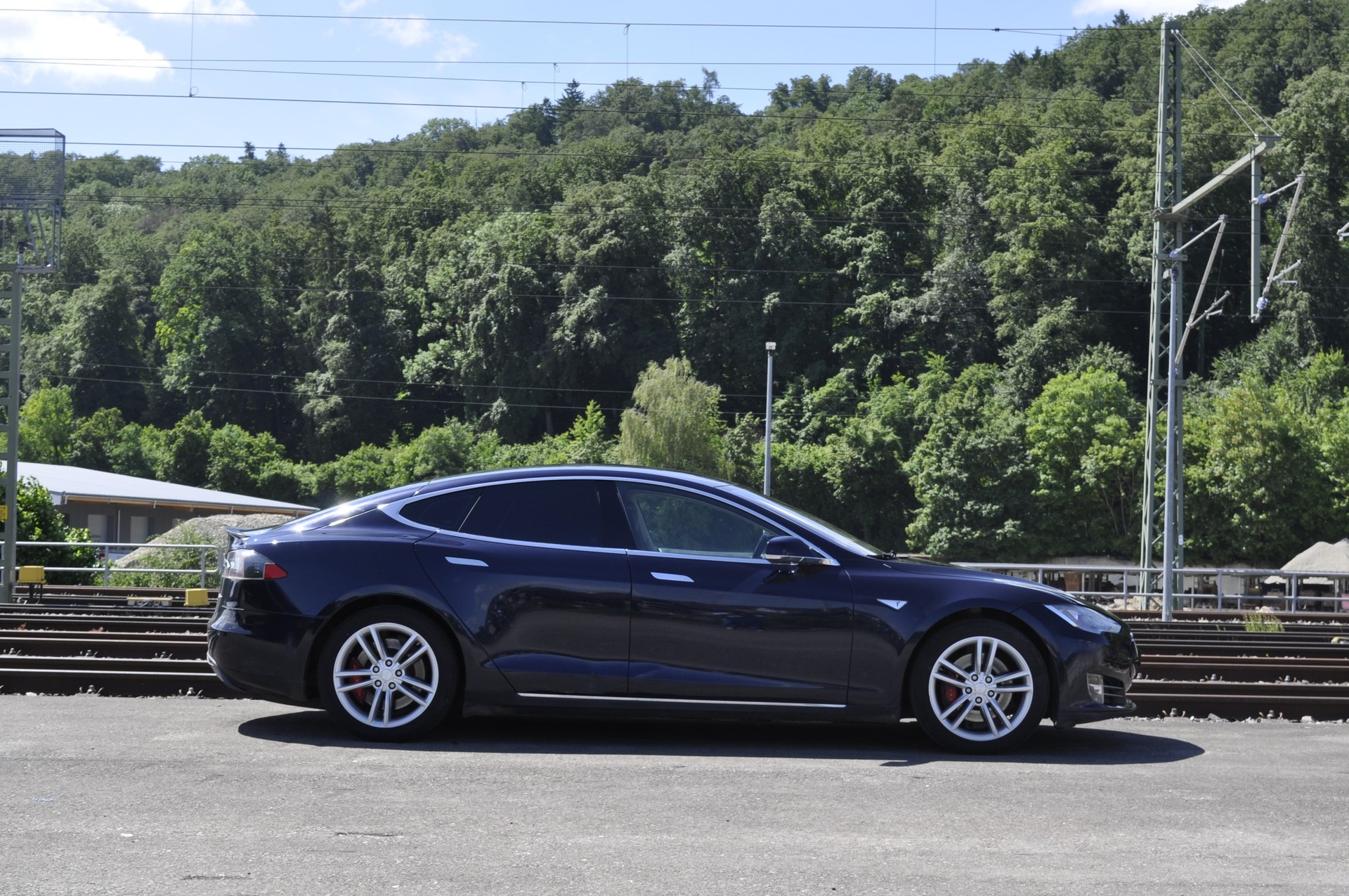 TESLA Model S 85 Performance-image-3
