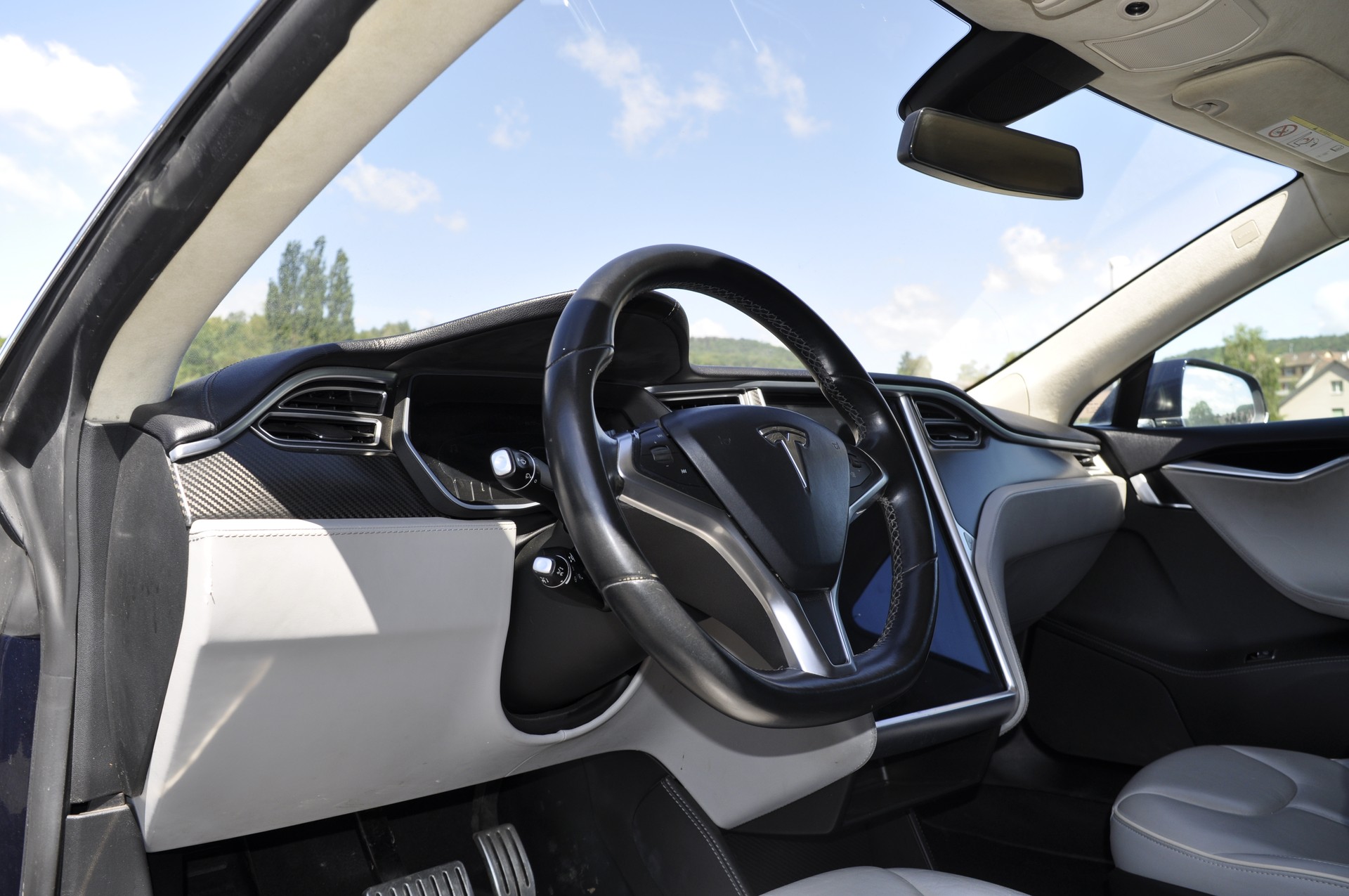TESLA Model S 85 Performance-image-7