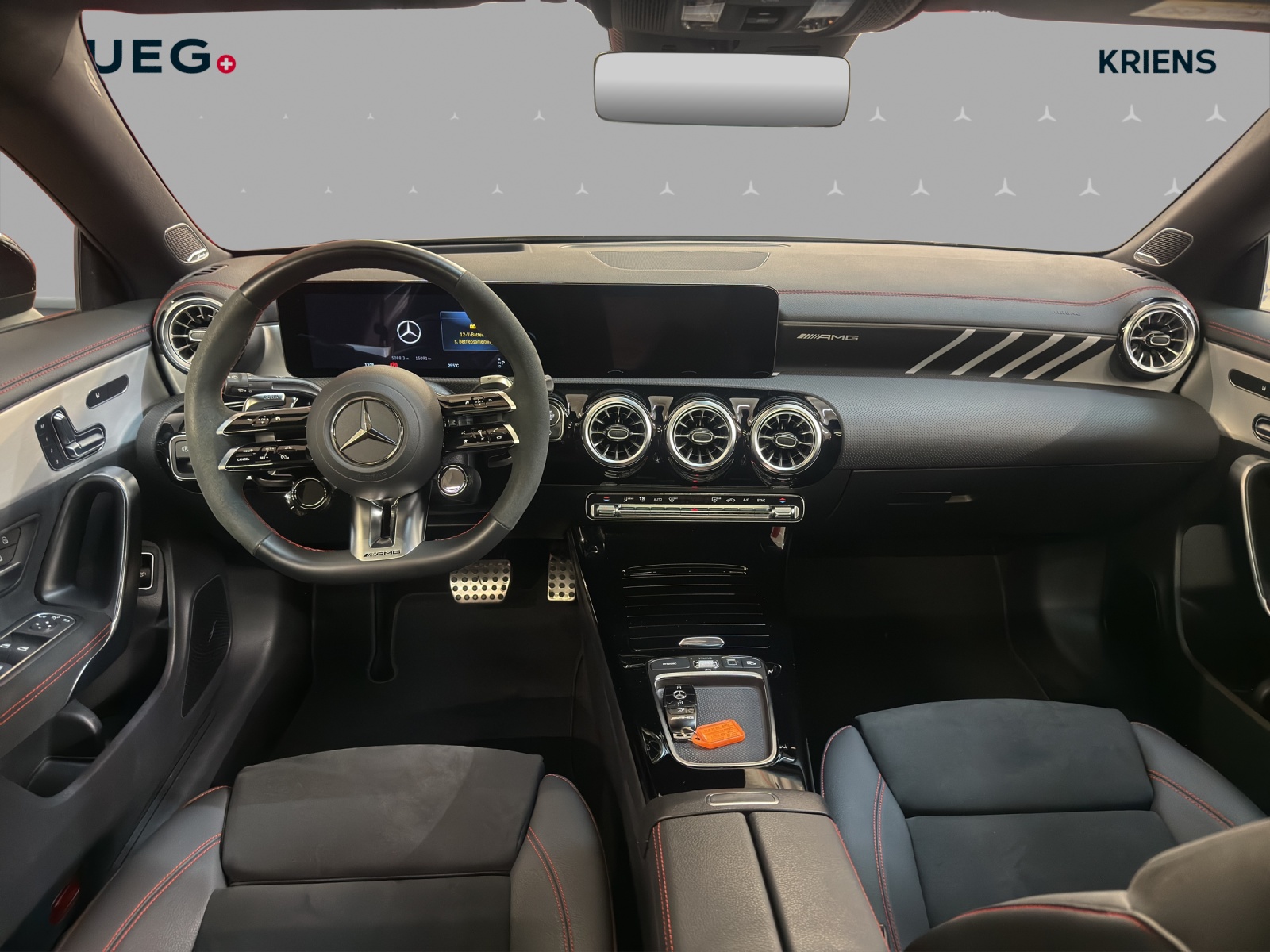 MERCEDES-BENZ CLA 35 4M - AMG / 360 Grad Kamera / Panorama-Dach / Head-Up Display-image-10