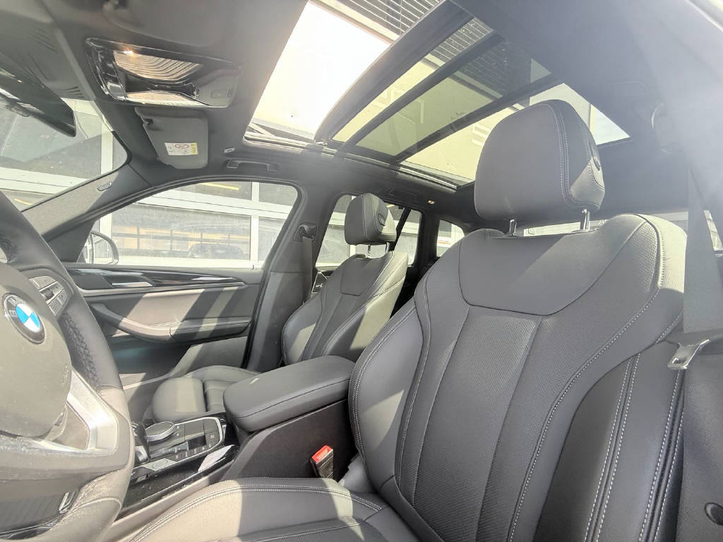 BMW X3 30d xDrive - CH-image-9