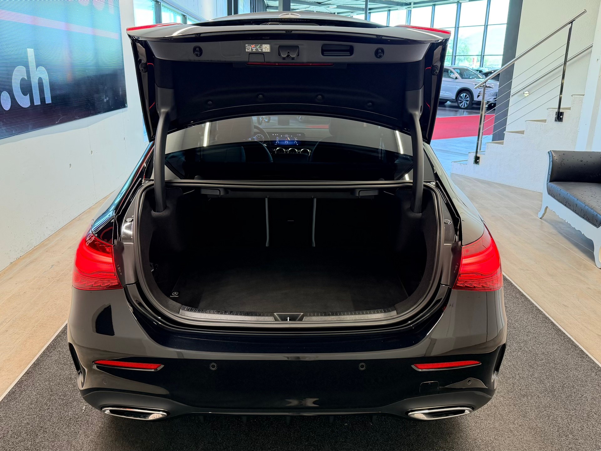 MERCEDES-BENZ A 250 4Matic AMG Line 8G-DCT-image-9