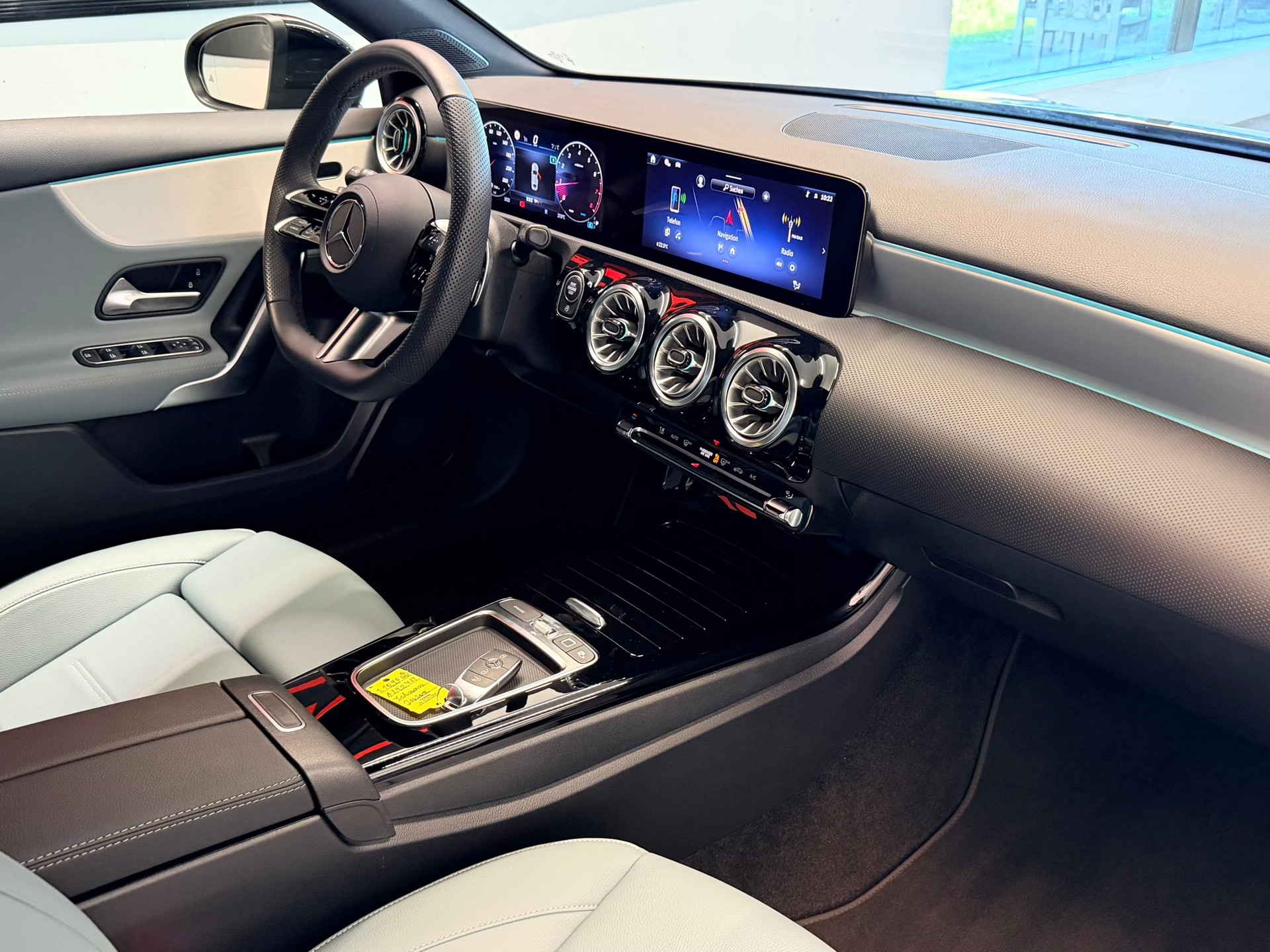 MERCEDES-BENZ A 250 4Matic AMG Line 8G-DCT-image-18