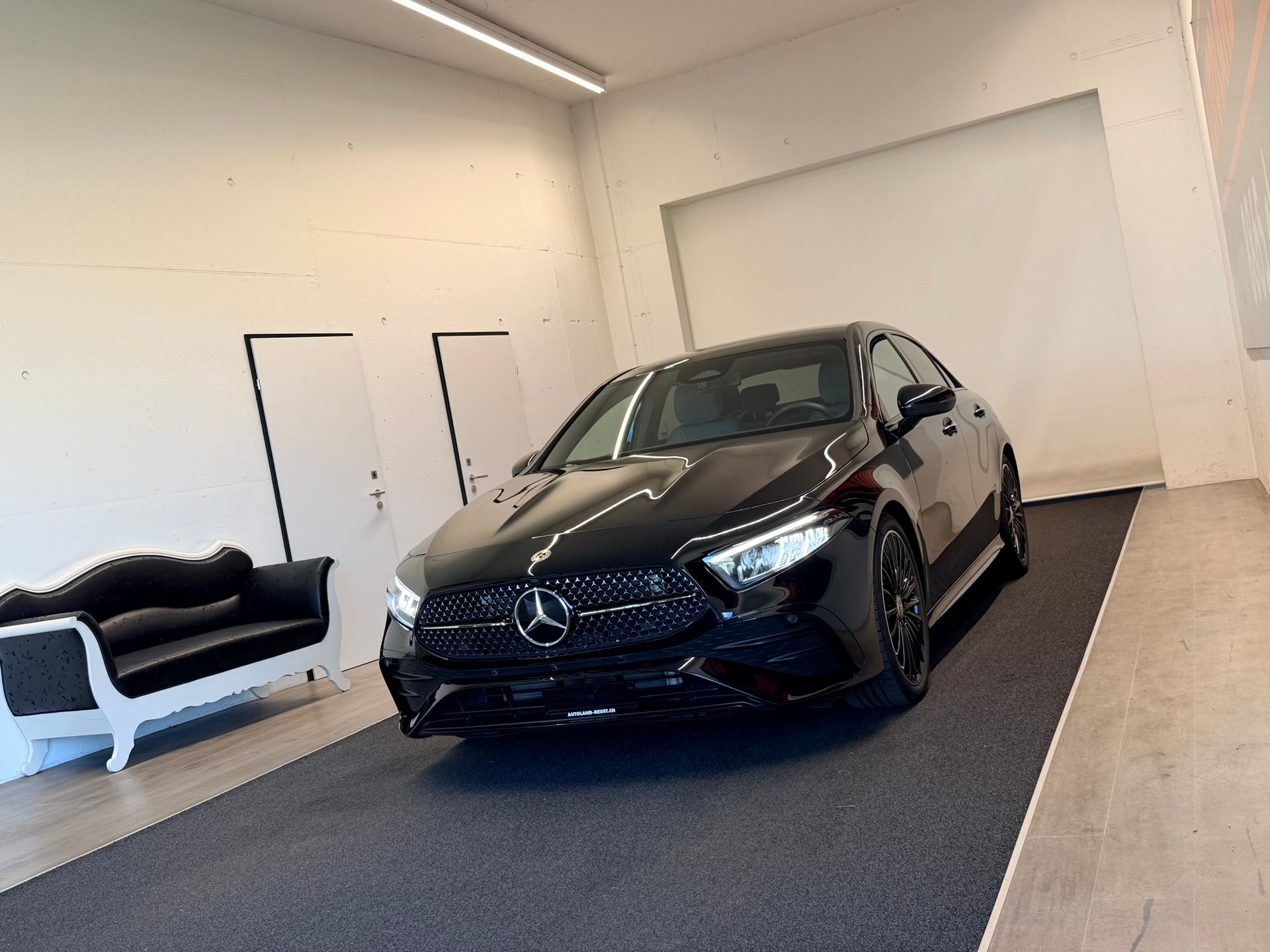 MERCEDES-BENZ A 250 4Matic AMG Line 8G-DCT-image-2