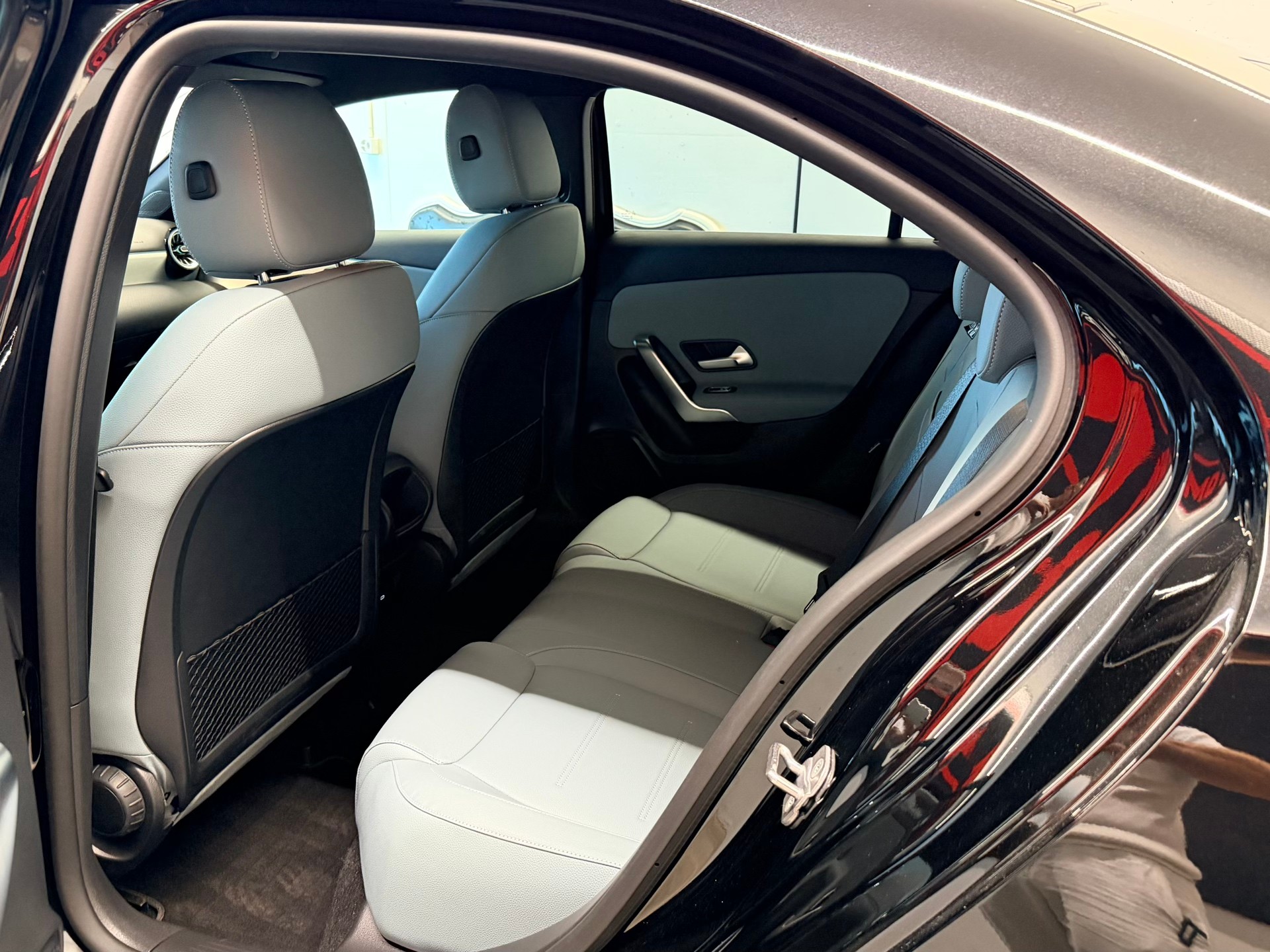 MERCEDES-BENZ A 250 4Matic AMG Line 8G-DCT-image-14
