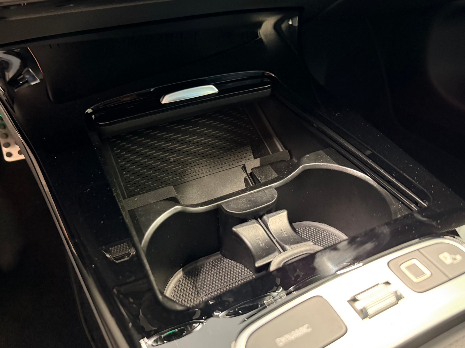 MERCEDES-BENZ A 250 4Matic AMG Line 8G-DCT-image-23