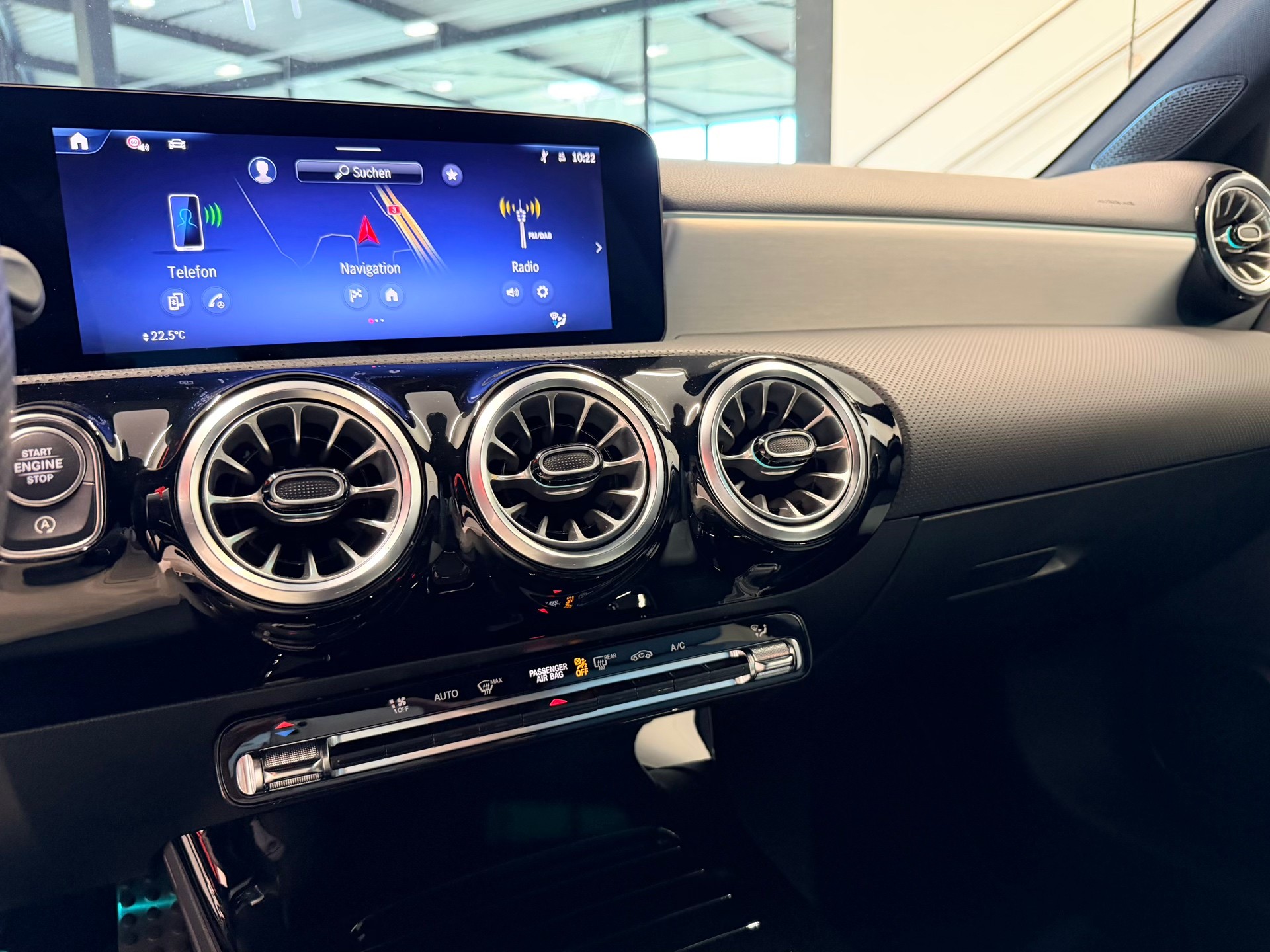 MERCEDES-BENZ A 250 4Matic AMG Line 8G-DCT-image-22