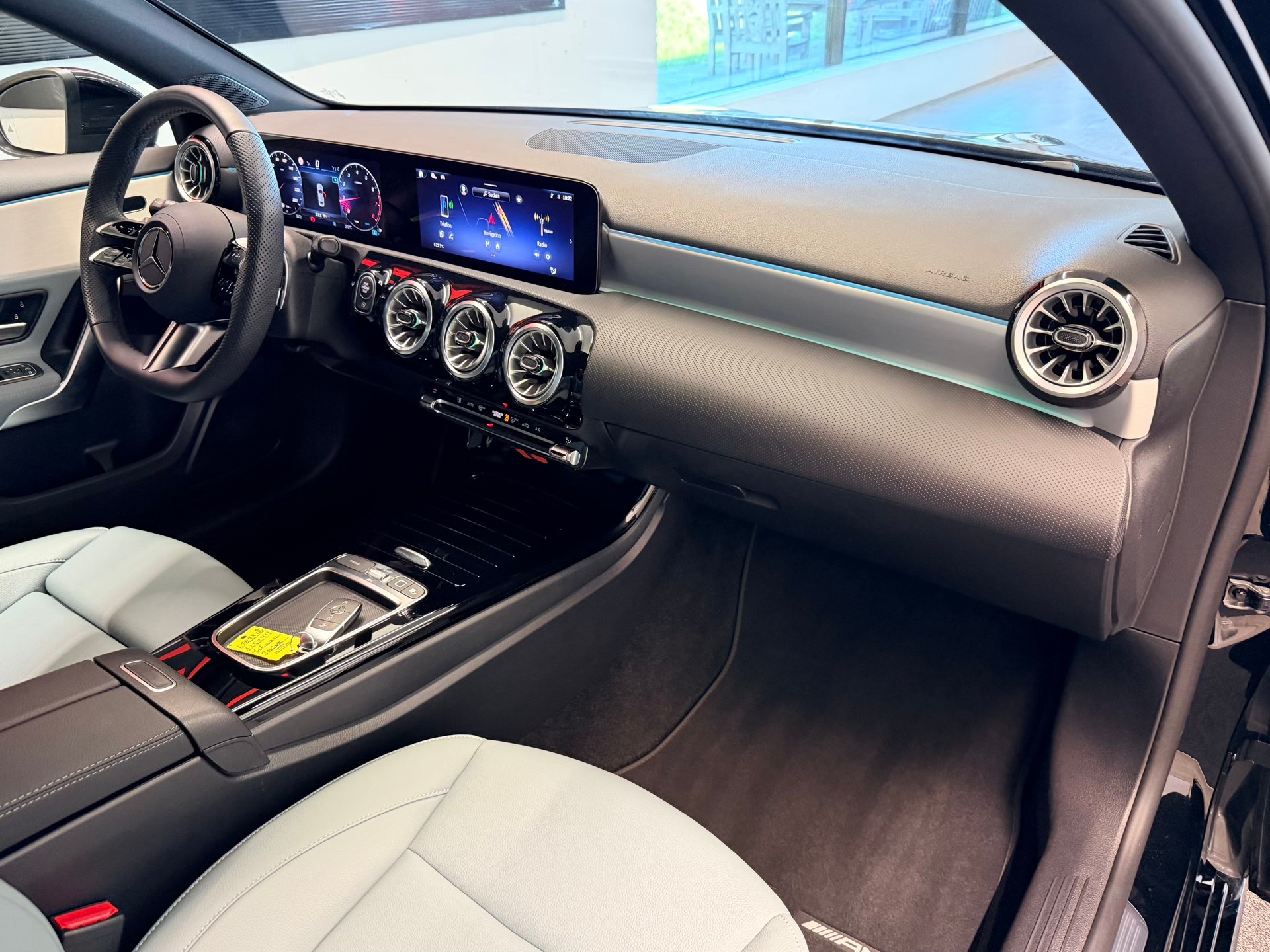 MERCEDES-BENZ A 250 4Matic AMG Line 8G-DCT-image-17