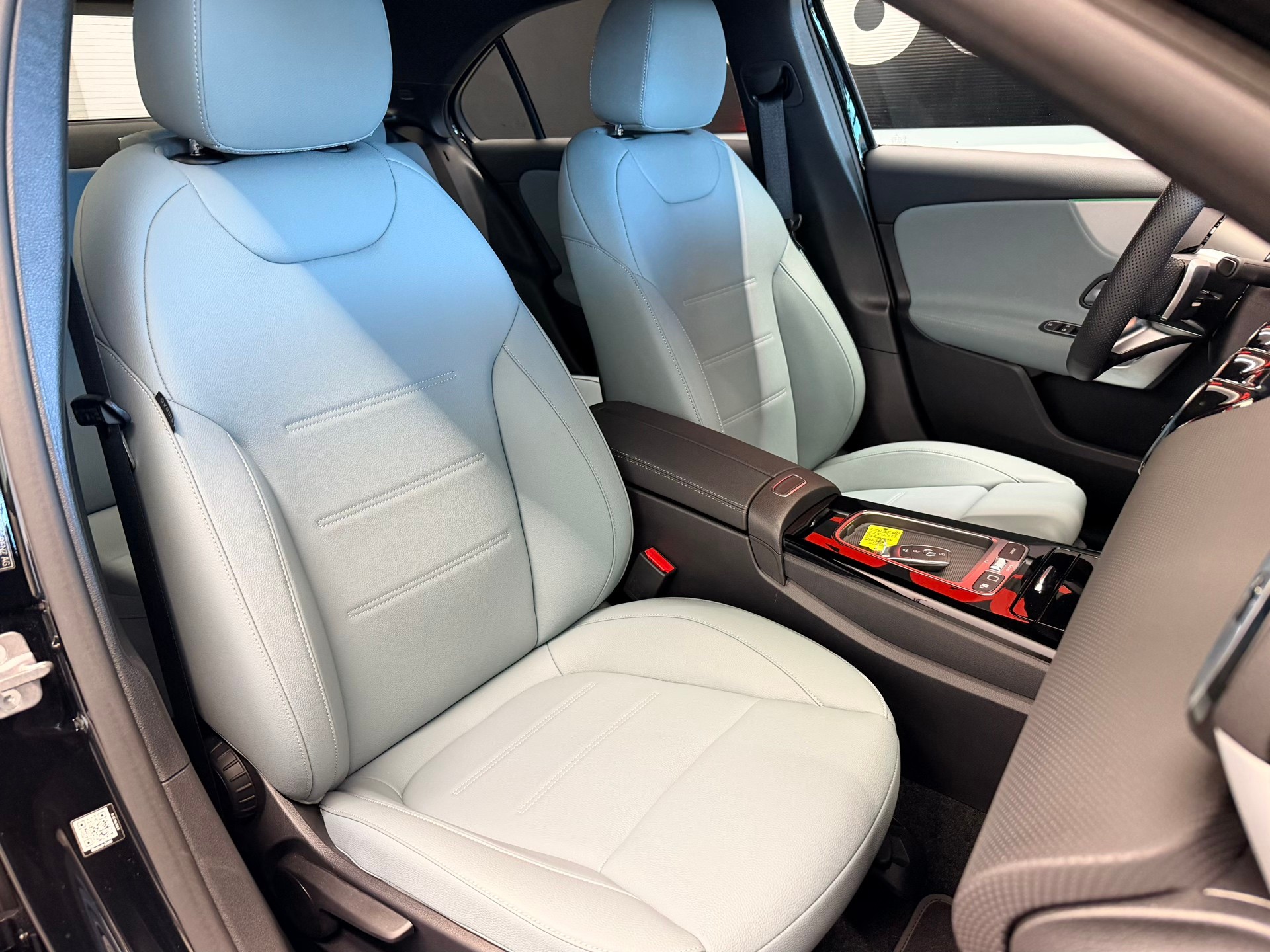 MERCEDES-BENZ A 250 4Matic AMG Line 8G-DCT-image-20
