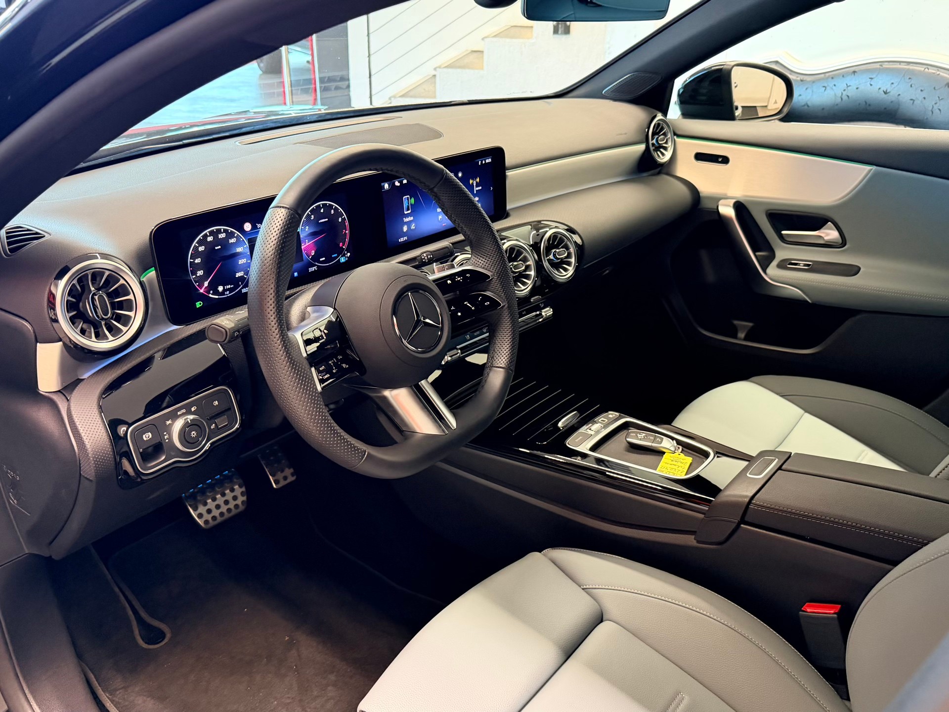 MERCEDES-BENZ A 250 4Matic AMG Line 8G-DCT-image-10