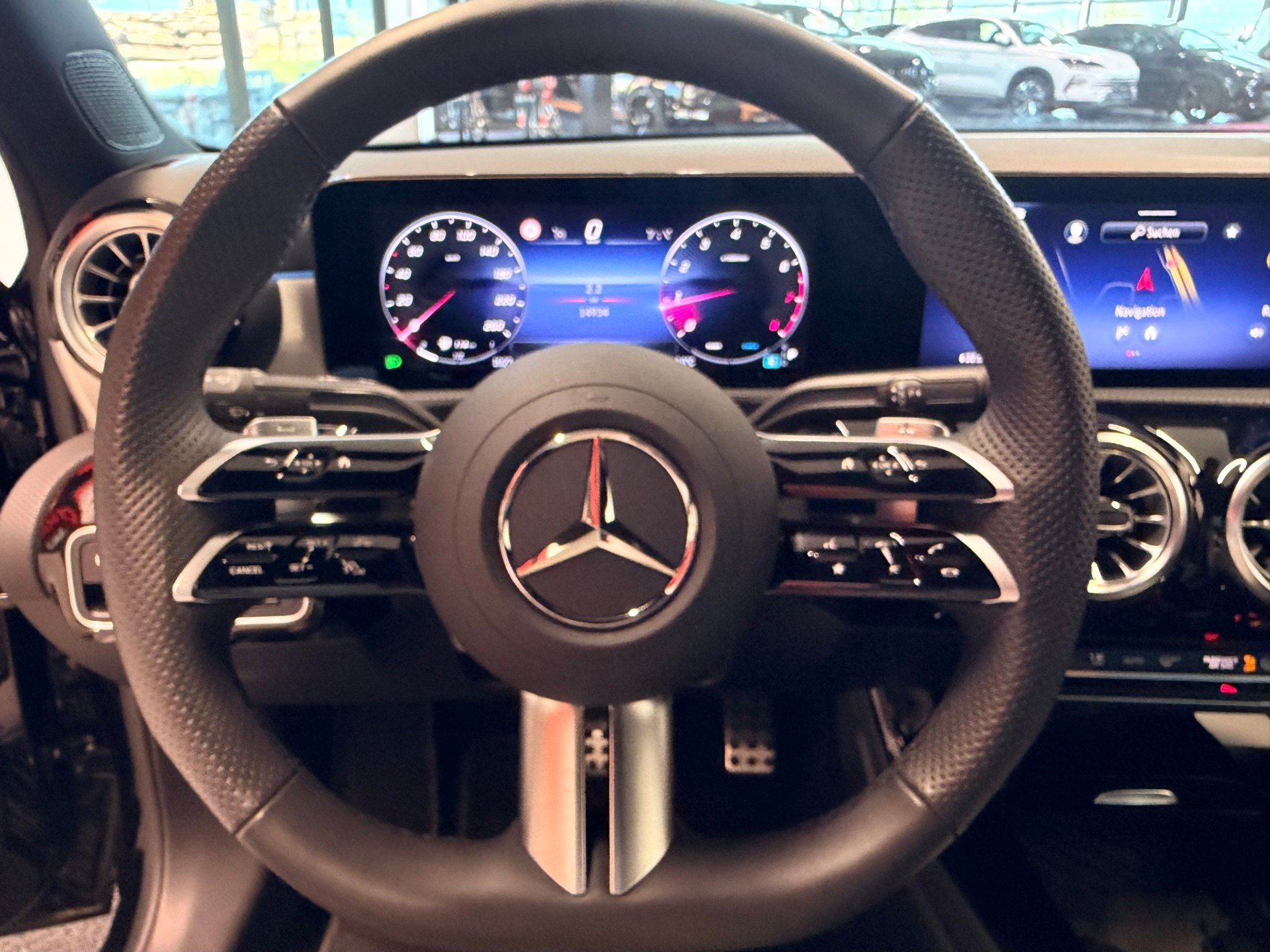 MERCEDES-BENZ A 250 4Matic AMG Line 8G-DCT-image-24