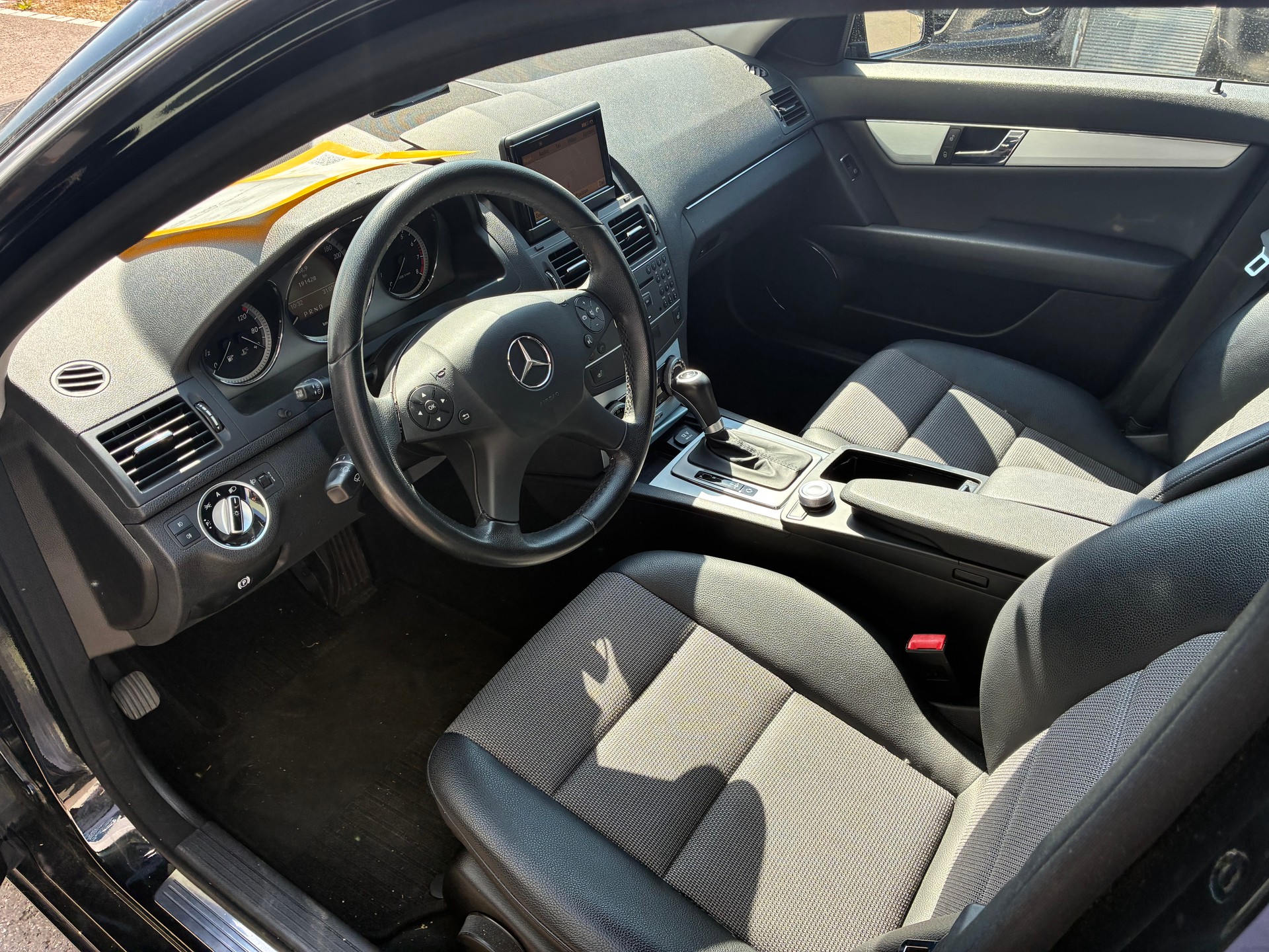 MERCEDES-BENZ C 180 CGI BlueEfficiency Avantgarde Automatic-image-5