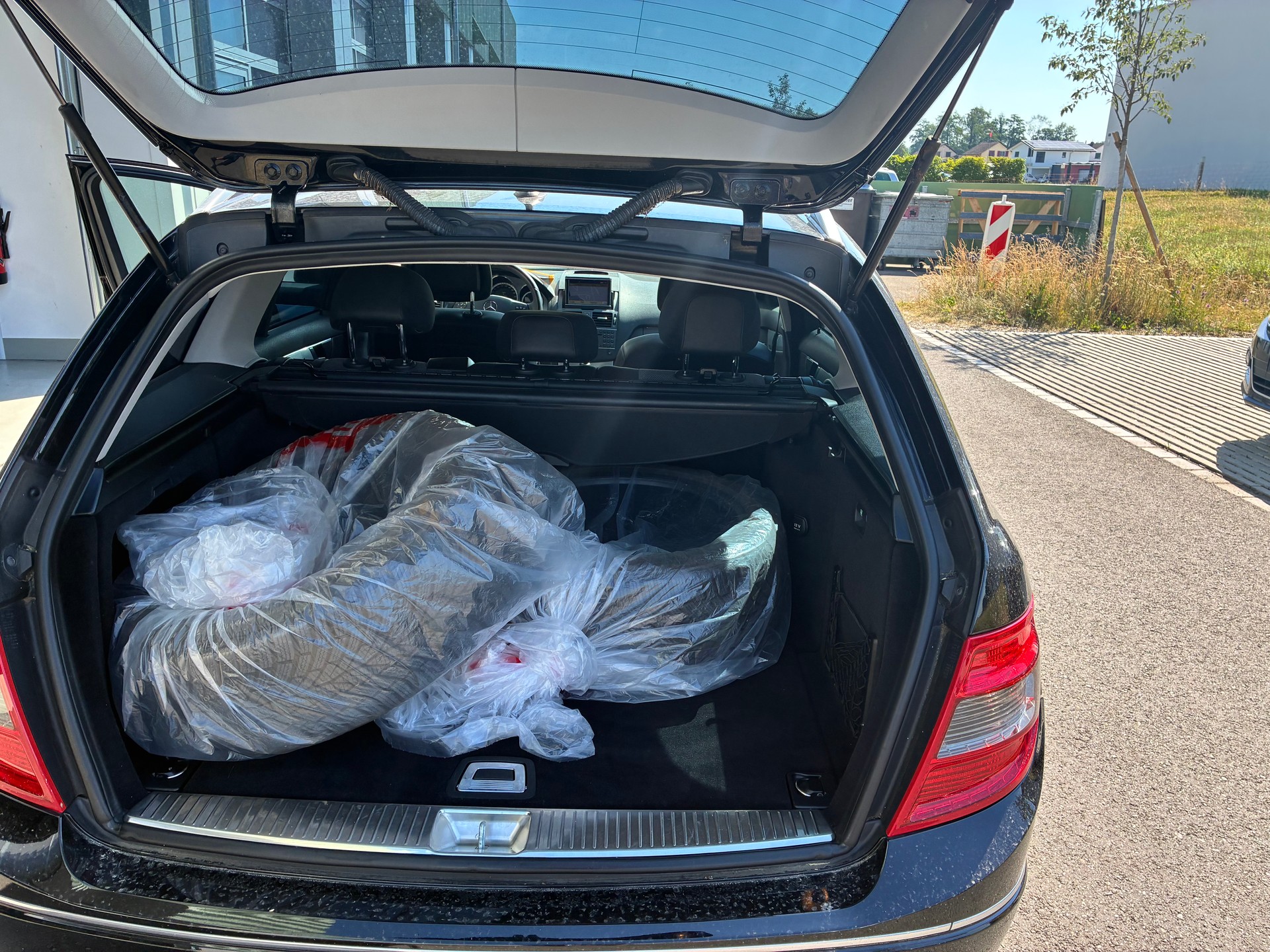 MERCEDES-BENZ C 180 CGI BlueEfficiency Avantgarde Automatic-image-7