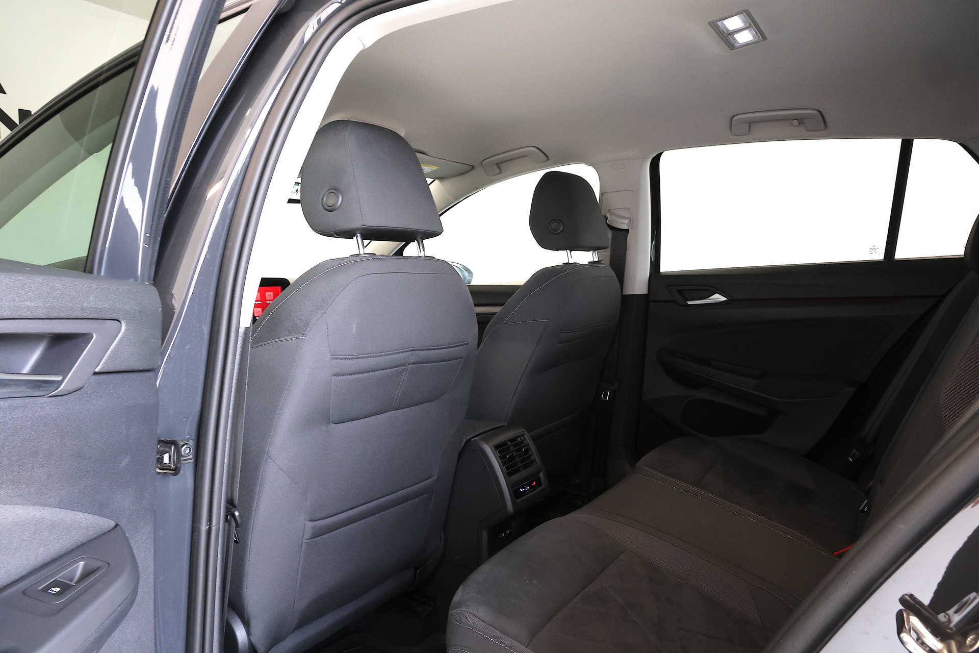 VW Golf 1.4 TSI PHEV Style DSG-image-18
