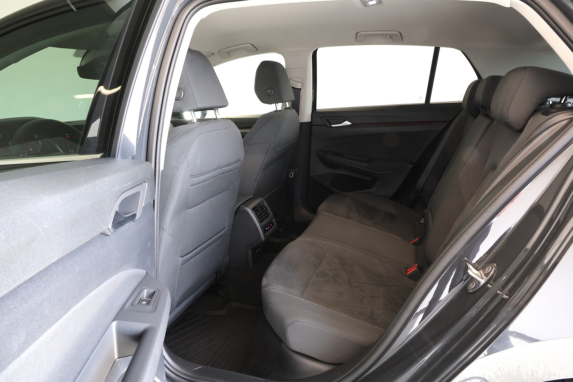 VW Golf 1.4 TSI PHEV Style DSG-image-17
