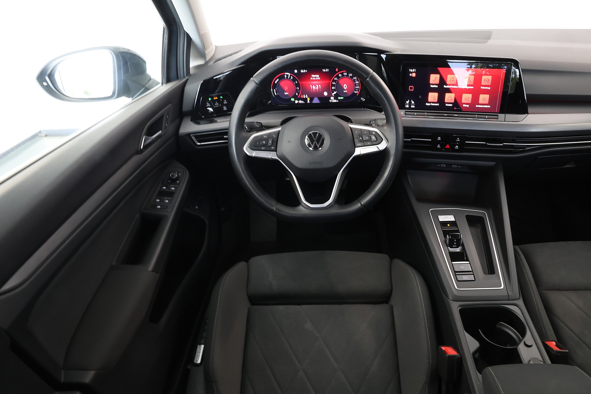 VW Golf 1.4 TSI PHEV Style DSG-image-10