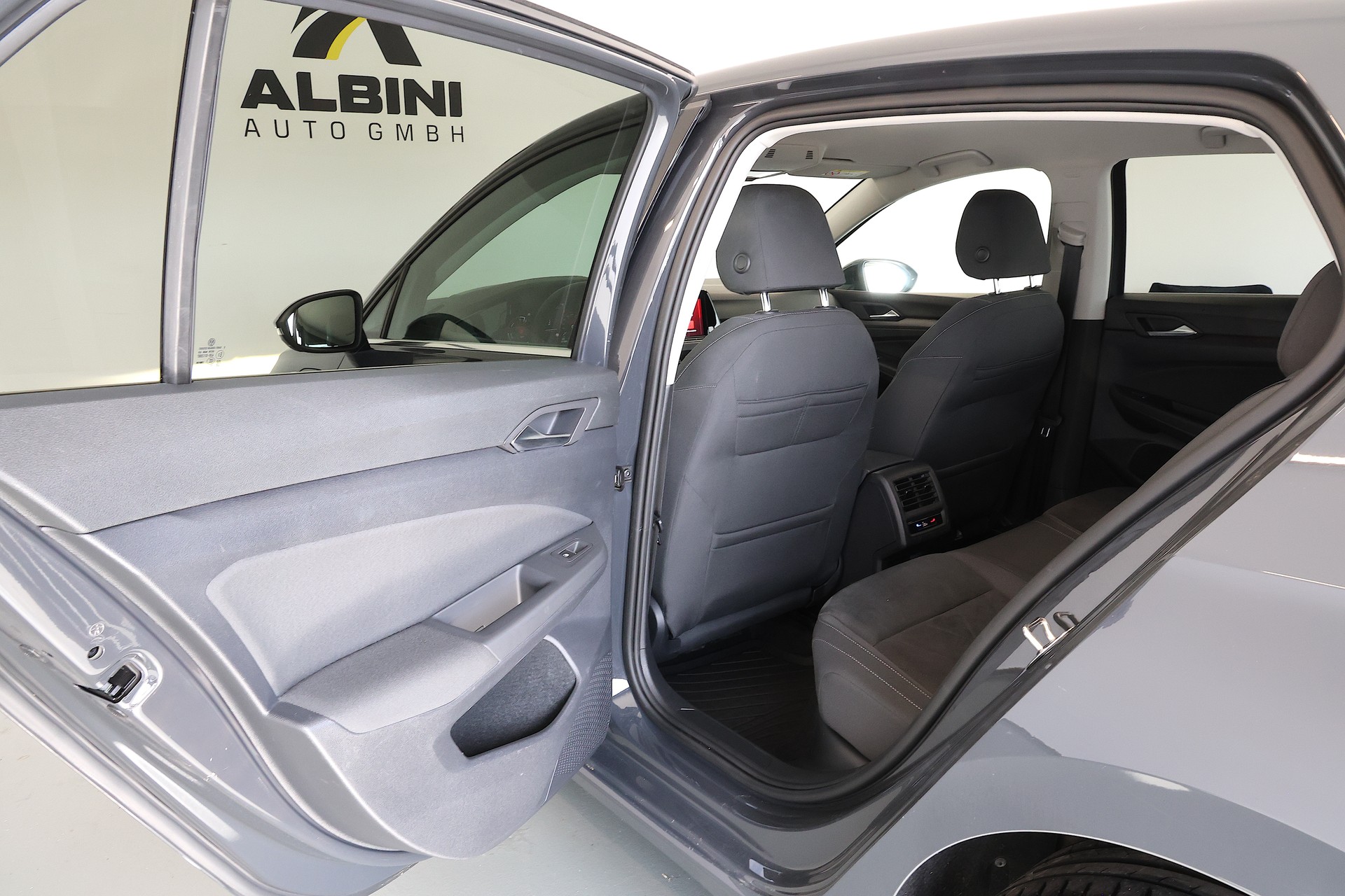 VW Golf 1.4 TSI PHEV Style DSG-image-16