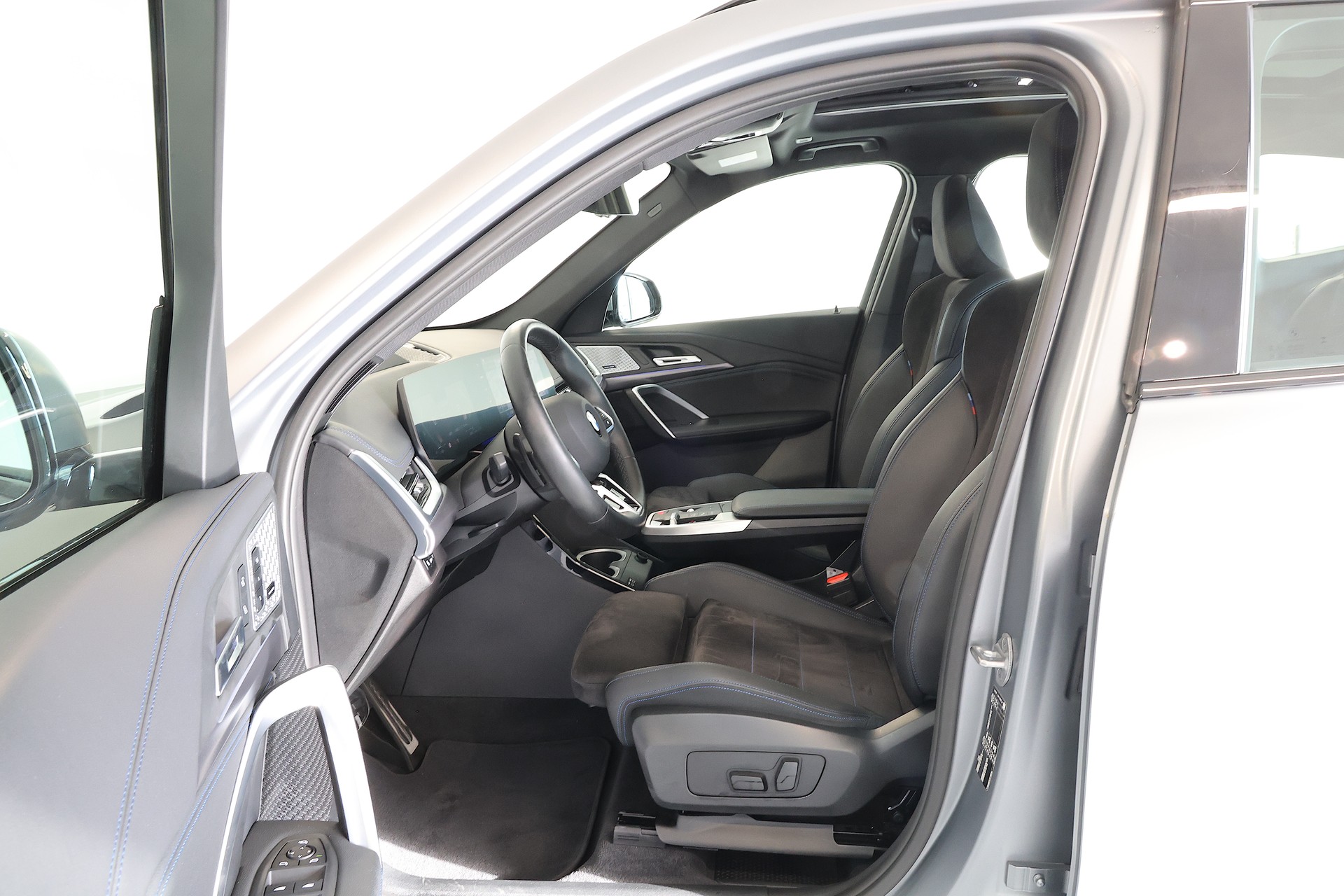 BMW X1 sDrive 18d Facelift M Sport Frozen Grey *CH-Fahrzeug* *Gratis-Service*-image-5