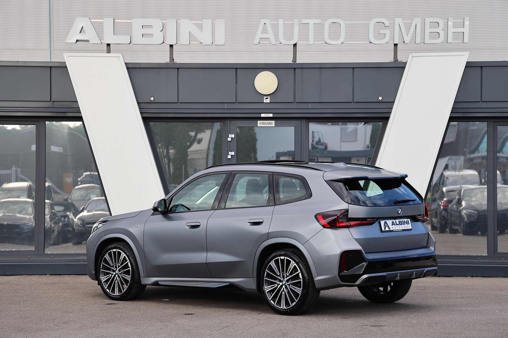BMW X1 sDrive 18d Facelift M Sport Frozen Grey *CH-Fahrzeug* *Gratis-Service*-image-2