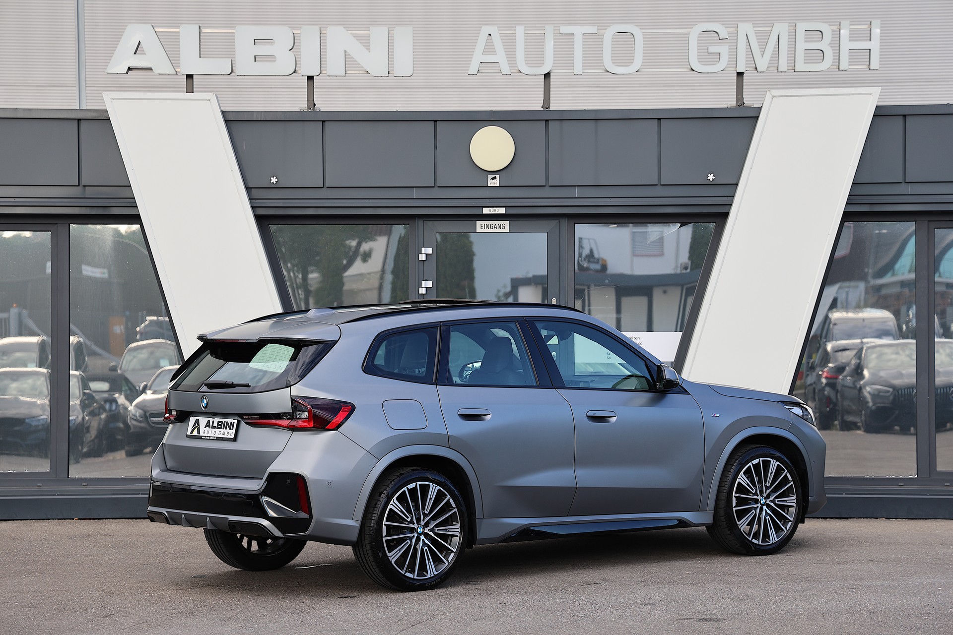 BMW X1 sDrive 18d Facelift M Sport Frozen Grey *CH-Fahrzeug* *Gratis-Service*-image-3