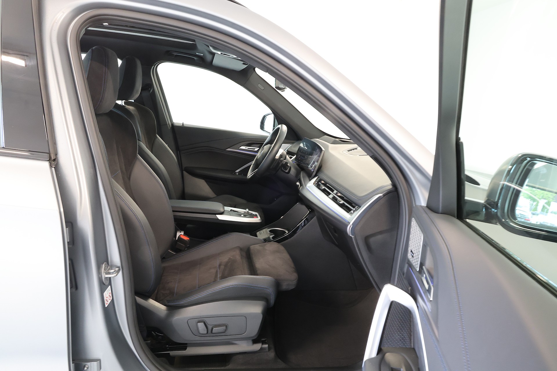 BMW X1 sDrive 18d Facelift M Sport Frozen Grey *CH-Fahrzeug* *Gratis-Service*-image-12