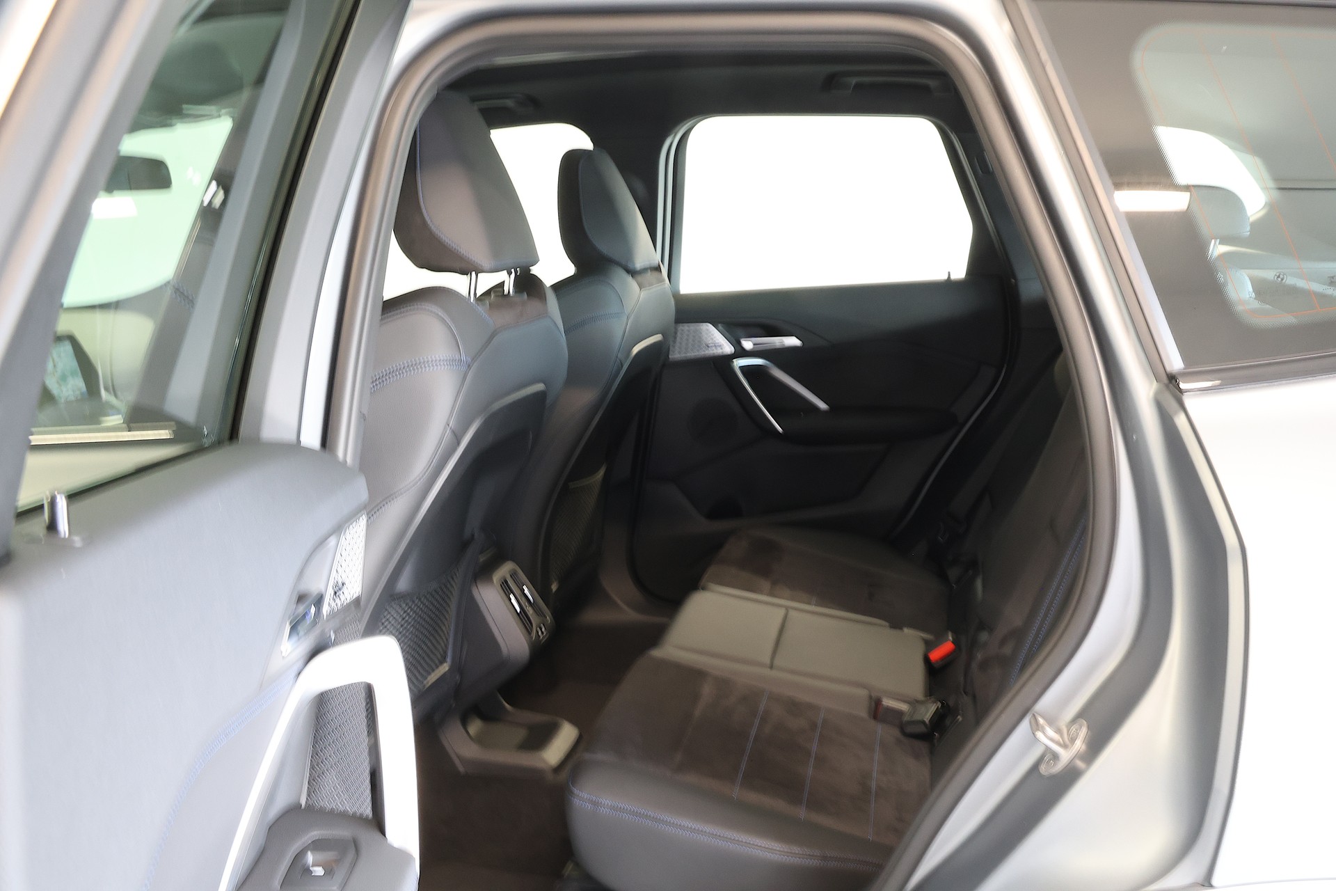 BMW X1 sDrive 18d Facelift M Sport Frozen Grey *CH-Fahrzeug* *Gratis-Service*-image-14