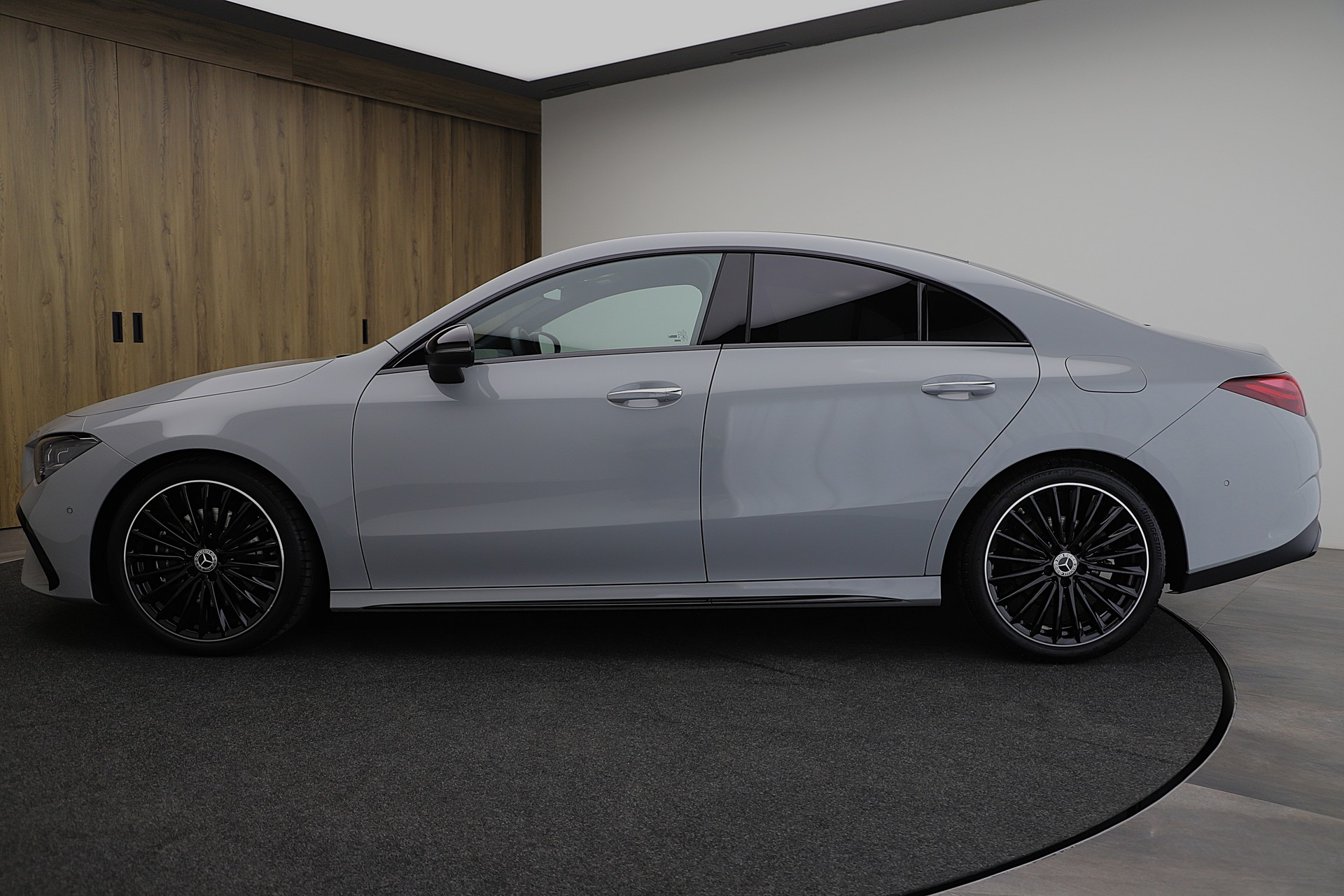 MERCEDES-BENZ CLA 200 d 7G-DCT AMG Line Night Edition-image-2