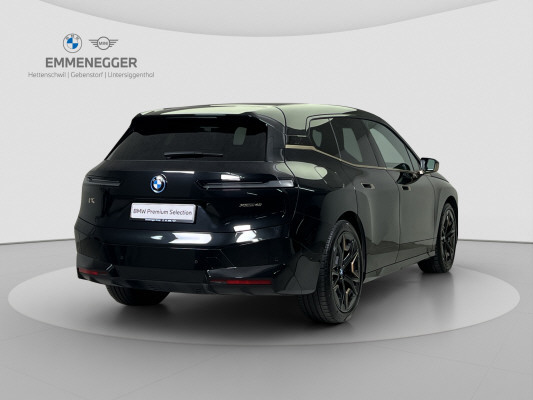 BMW iX xDrive40-image-4