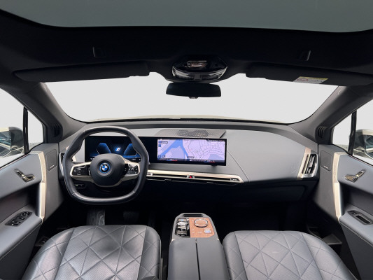 BMW iX xDrive40-image-10