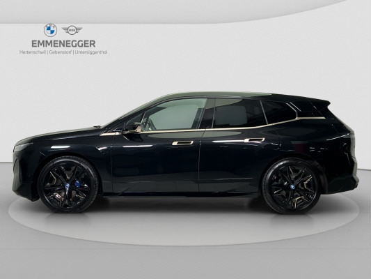 BMW iX xDrive40-showroom-element-1